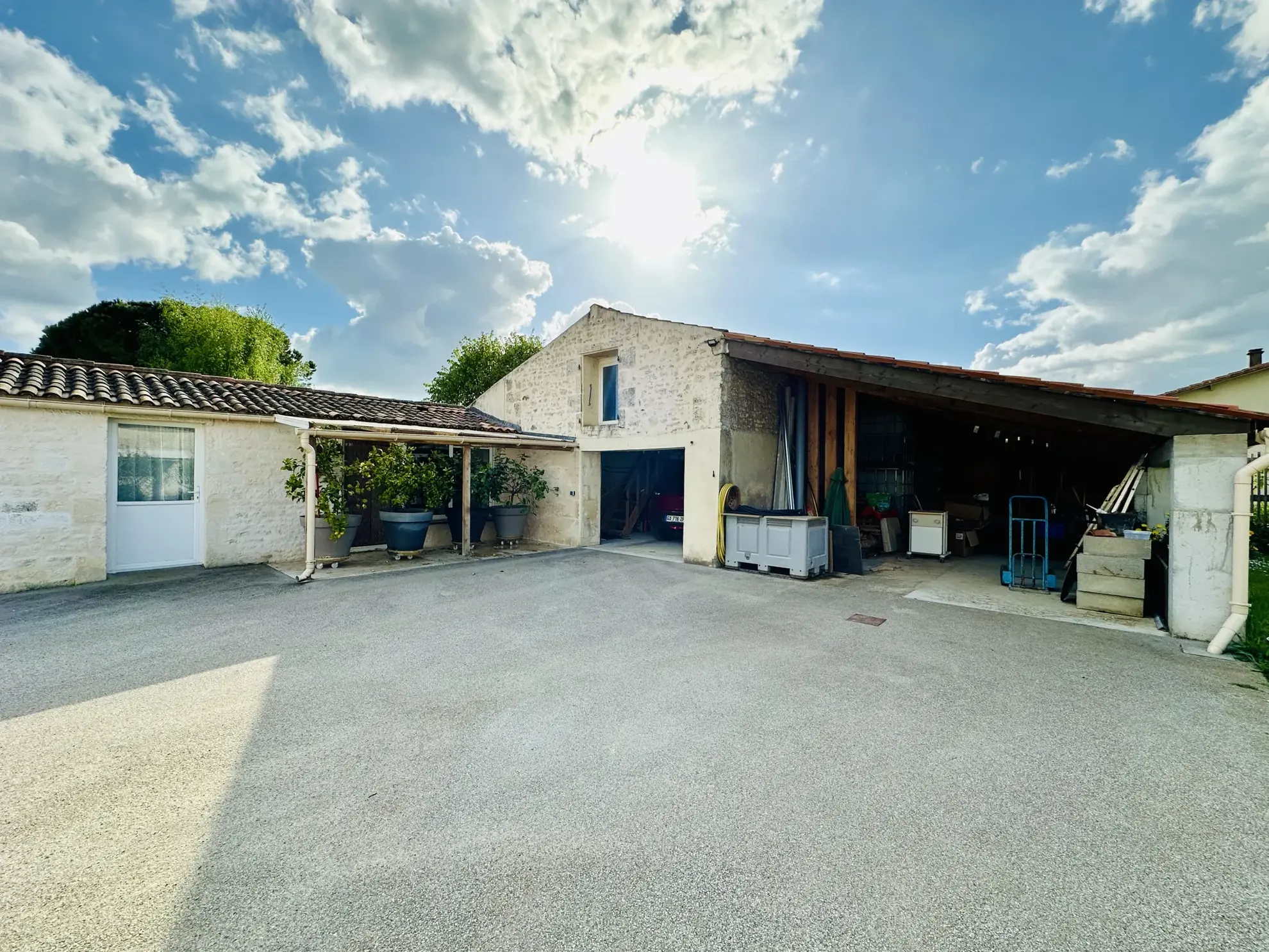 Maison de campagne à Villiers en Plaine avec 4 chambres, annexe et nombreux équipements modernes 