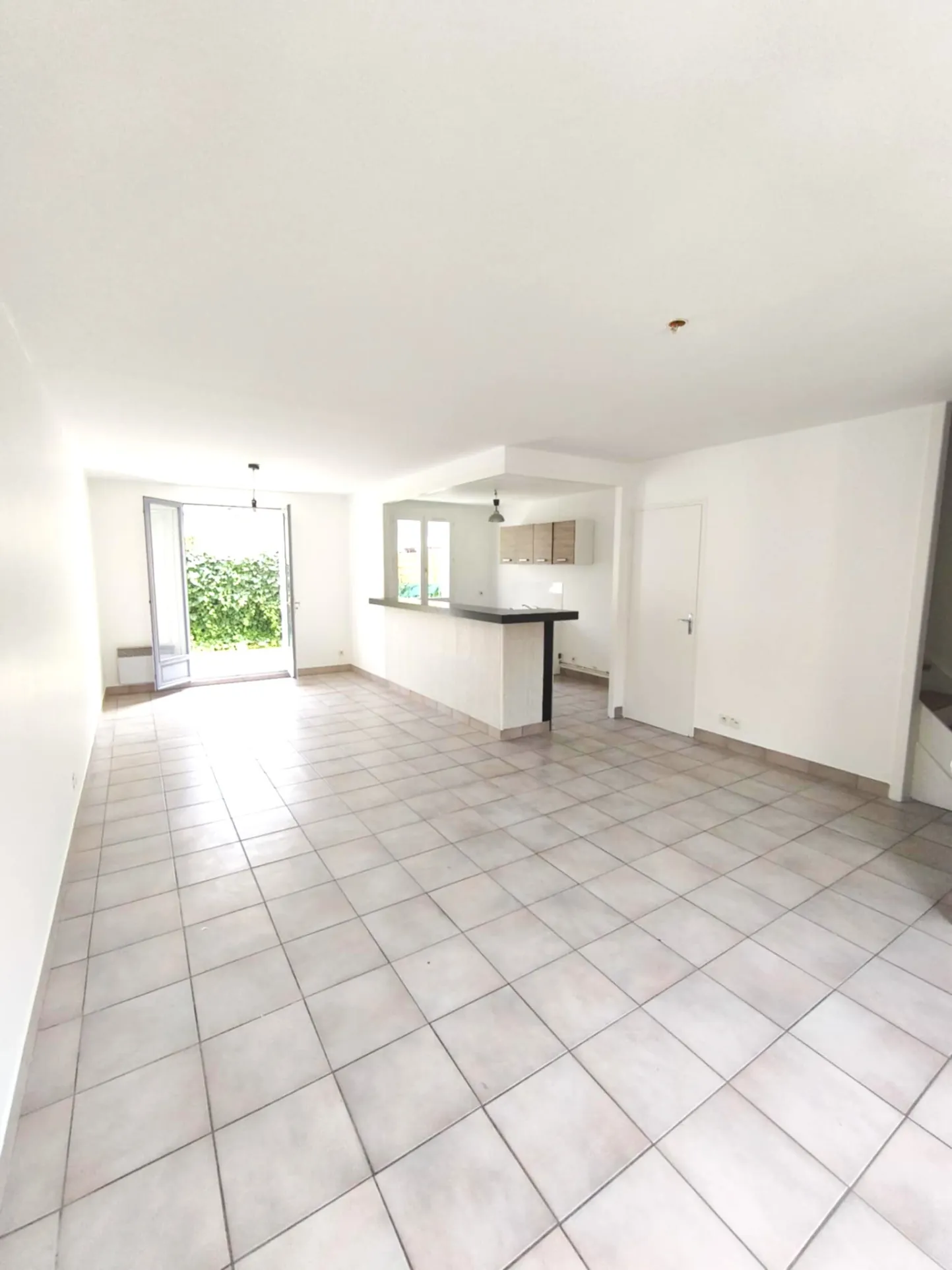 Maison de ville à Troyes avec 3 chambres, jardin et garage - Centre-ville 