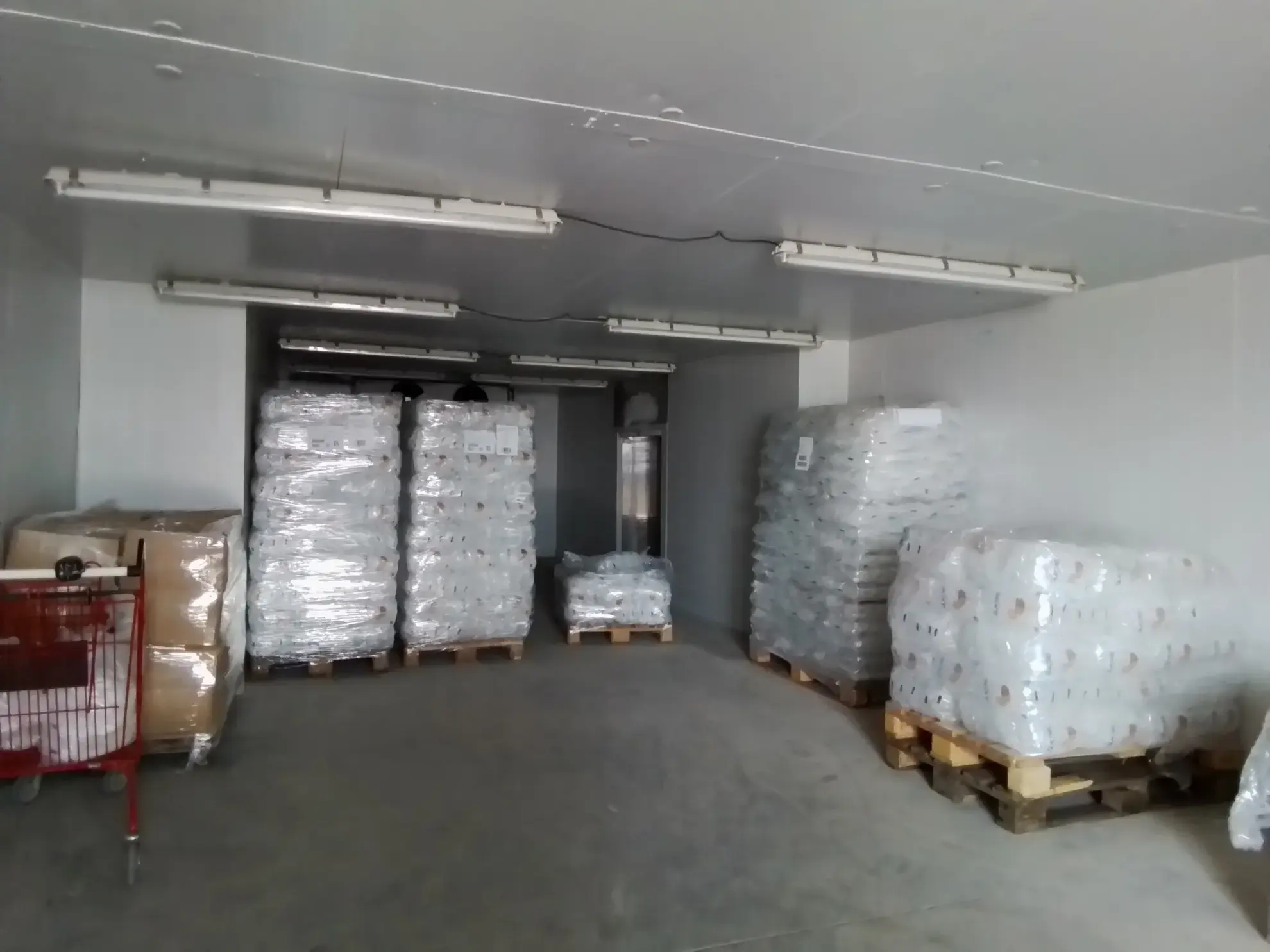 Grand entrepôt à vendre proche de Joyeuse – Opportunité d'investissement 