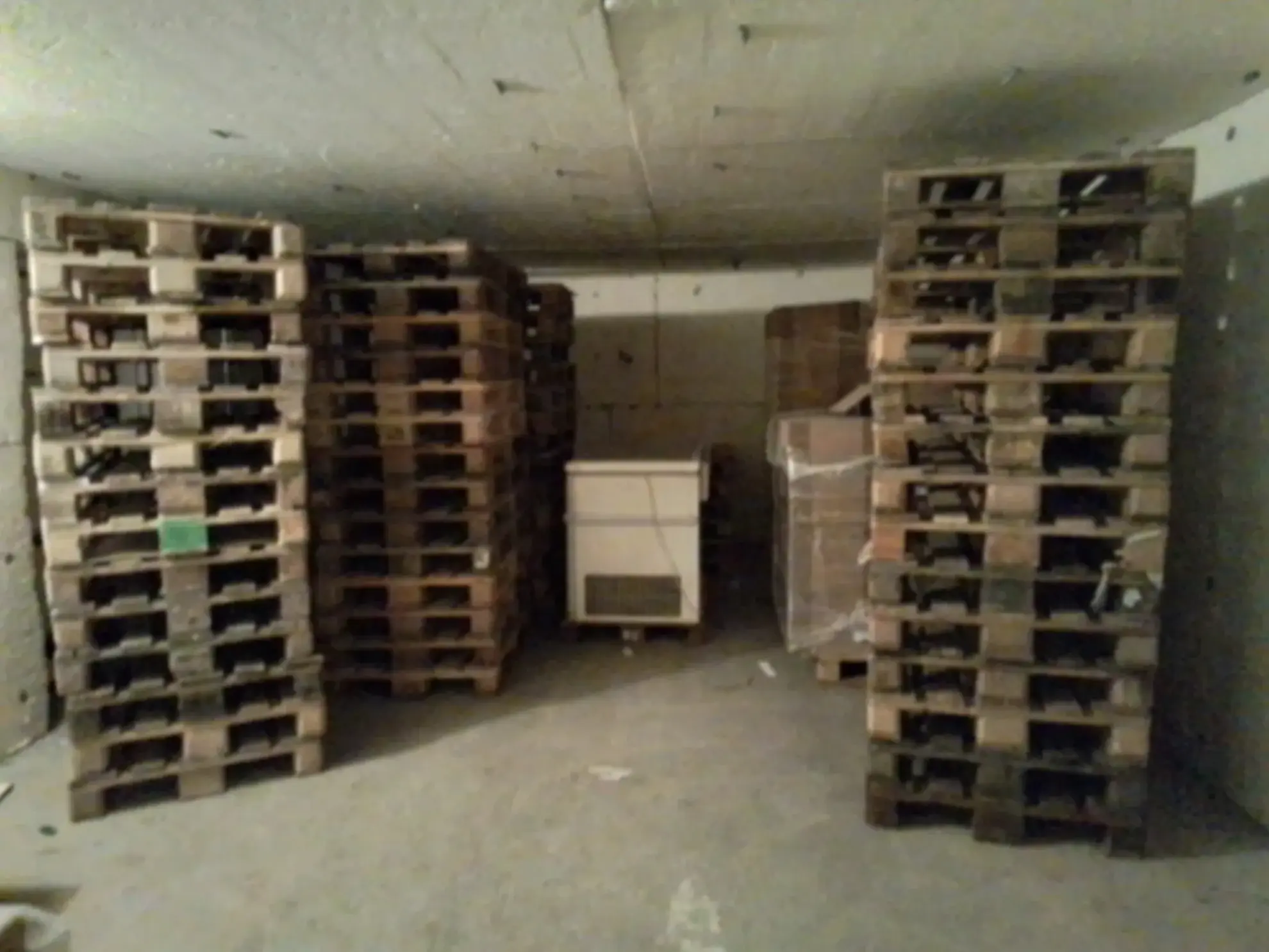 Grand entrepôt à vendre proche de Joyeuse – Opportunité d'investissement 