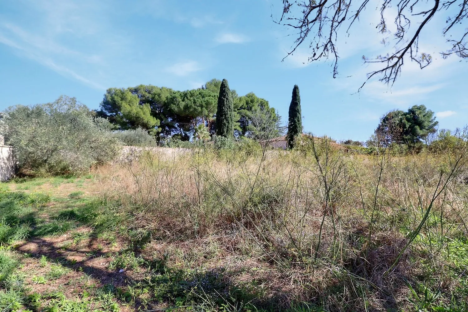 Terrain à bâtir de 1000 m² à Belarga, calme et facile d'accès 