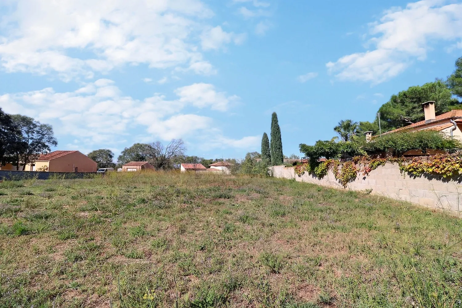 Terrain à bâtir de 1000 m² à Belarga, calme et facile d'accès 