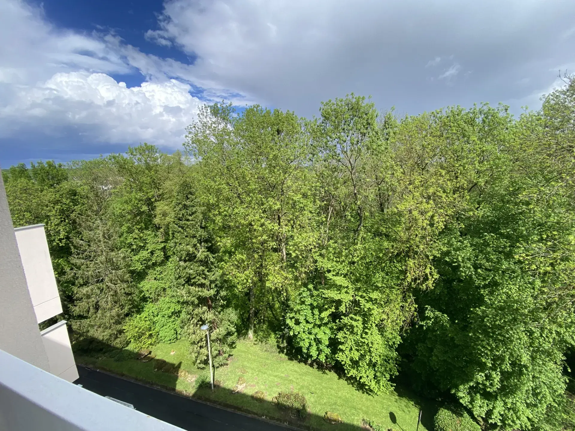 Appartement 2 pièces lumineux à Evry avec parking et vue dégagée 