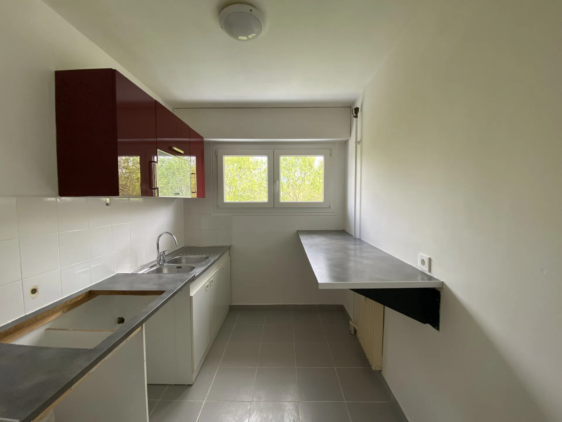 Appartement 2 pièces lumineux à Evry avec parking et vue dégagée 