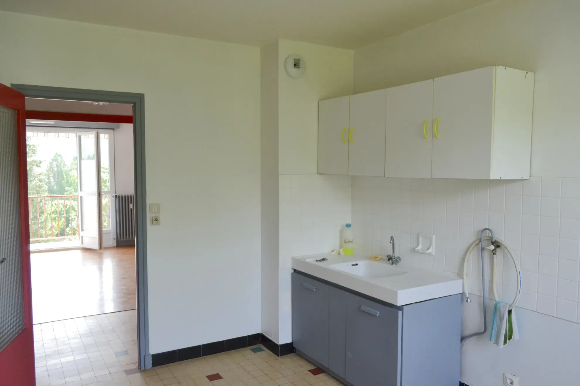 Charmant appartement T4 avec cave à La Tour du Pin, centre-ville, balcon et parking proche 