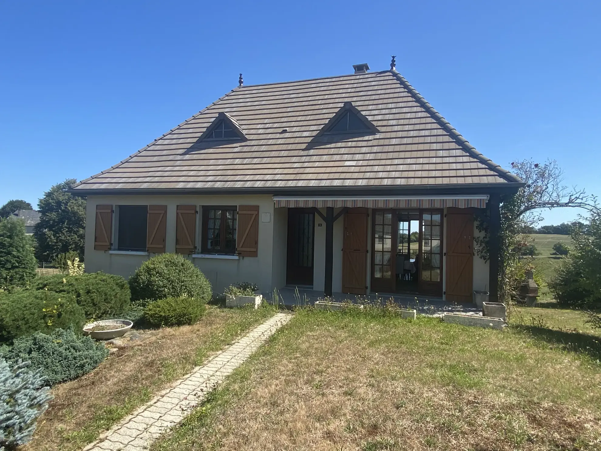 Maison 4 chambres avec garage et terrain à Goulles (19430) – Calme et luminosité