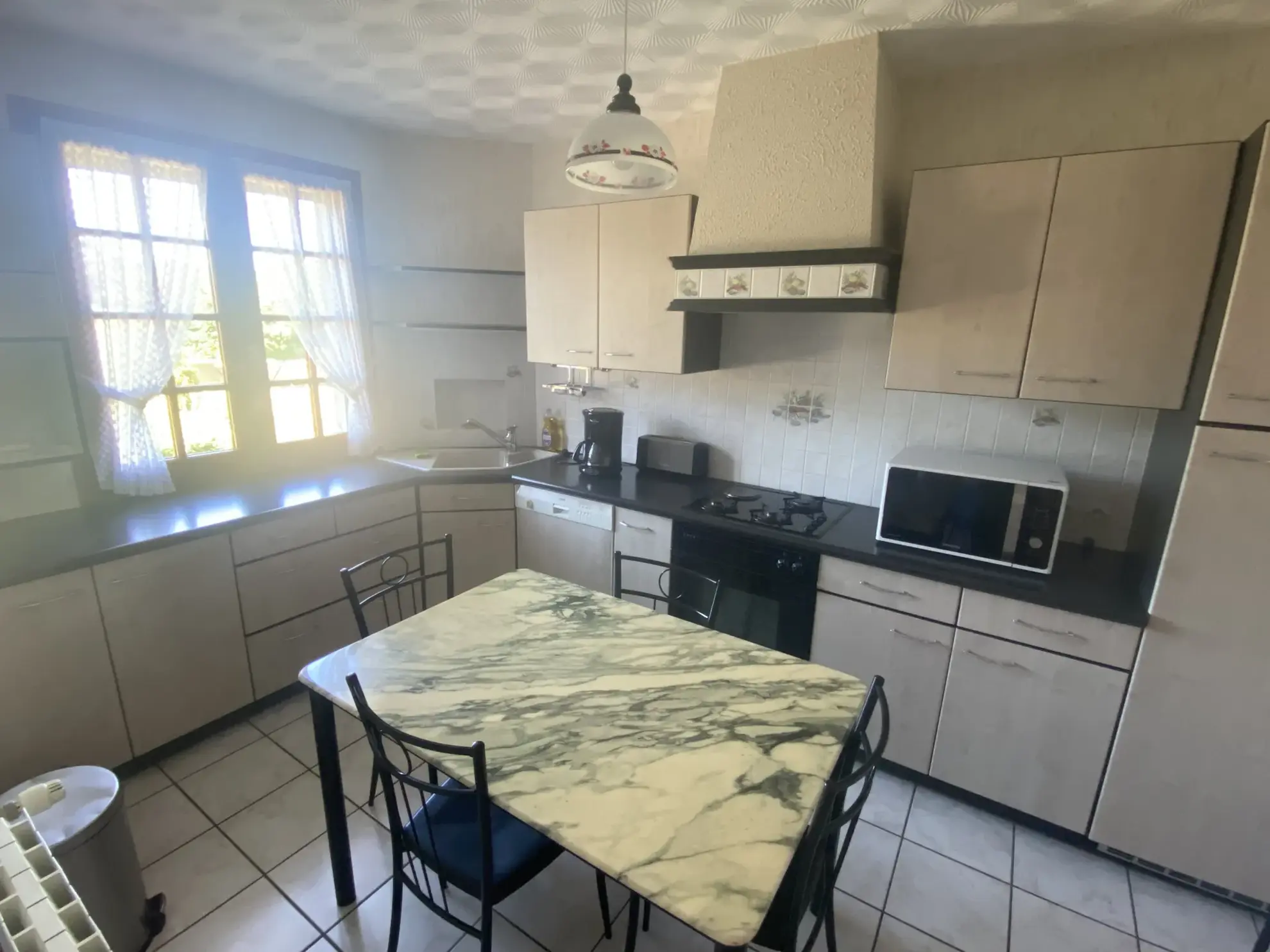 Maison 4 chambres avec garage et terrain à Goulles (19430) – Calme et luminosité 