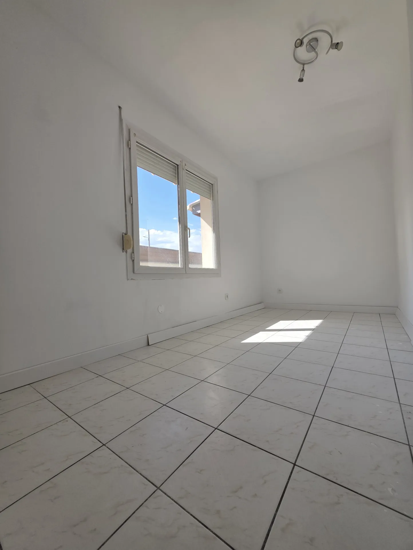 Maison plain-pied individuelle à Harnes avec 3 chambres et garage 