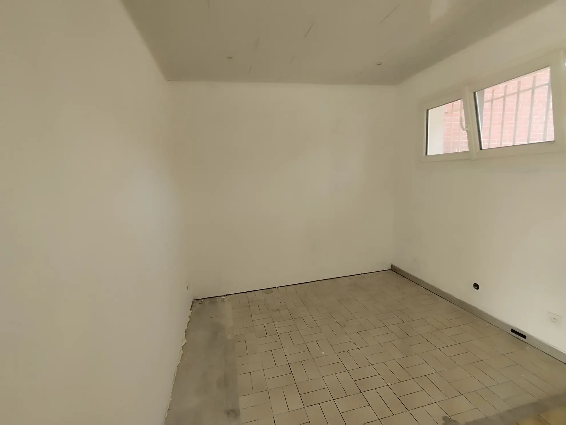 Maison plain-pied individuelle à Harnes avec 3 chambres et garage 