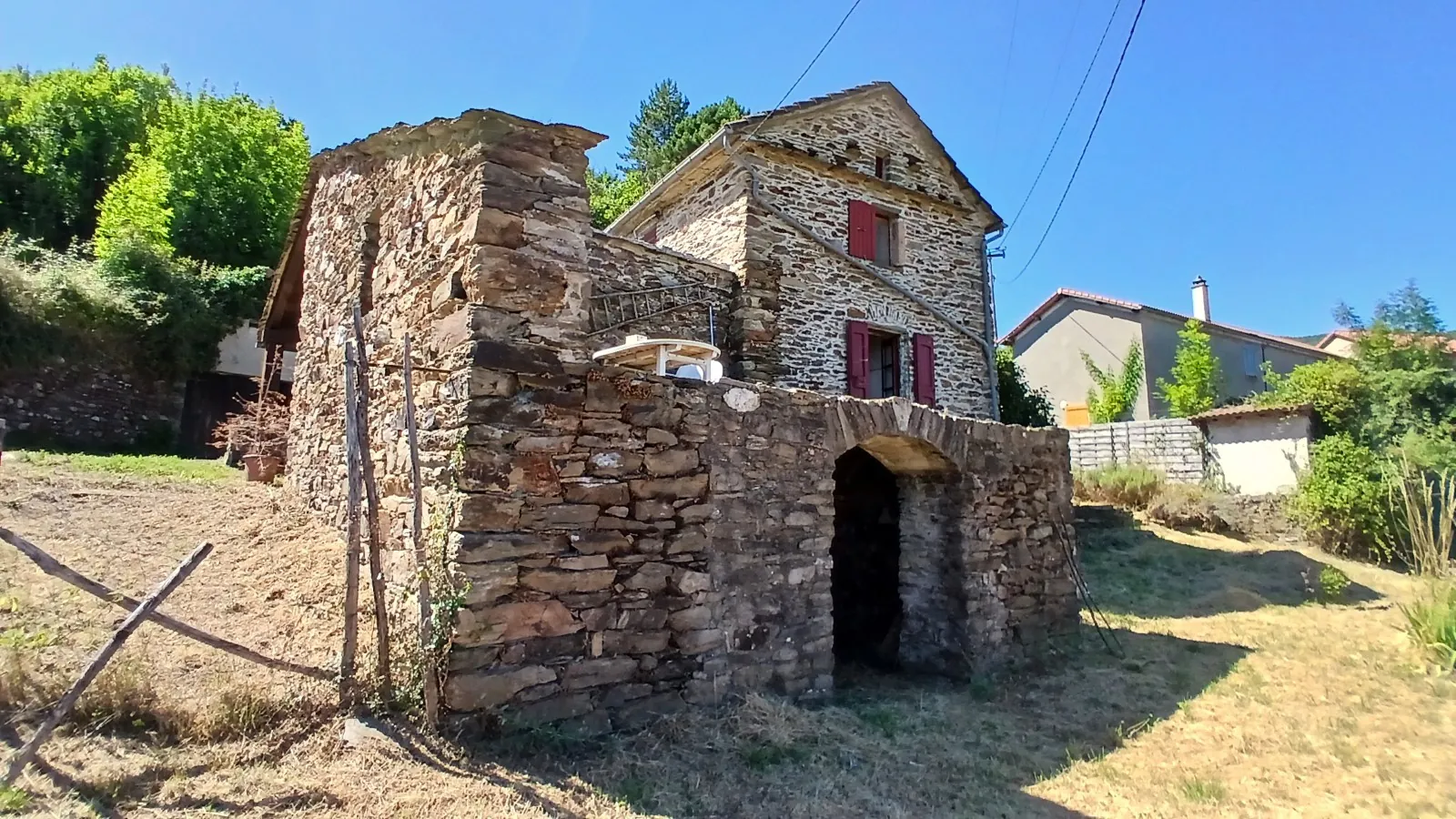 Charmante maison cévenole avec grand terrain et vue imprenable à Saint Frezal de Ventalon
