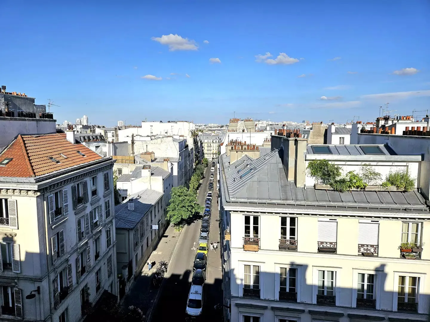 Charmant studio rénové avec vue dégagée à Paris 9e 