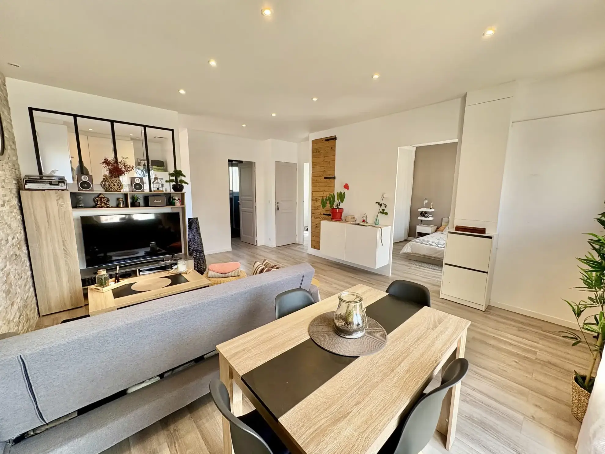 Haut de villa T3 rénové avec jardin et balcon plein sud à Toulon 