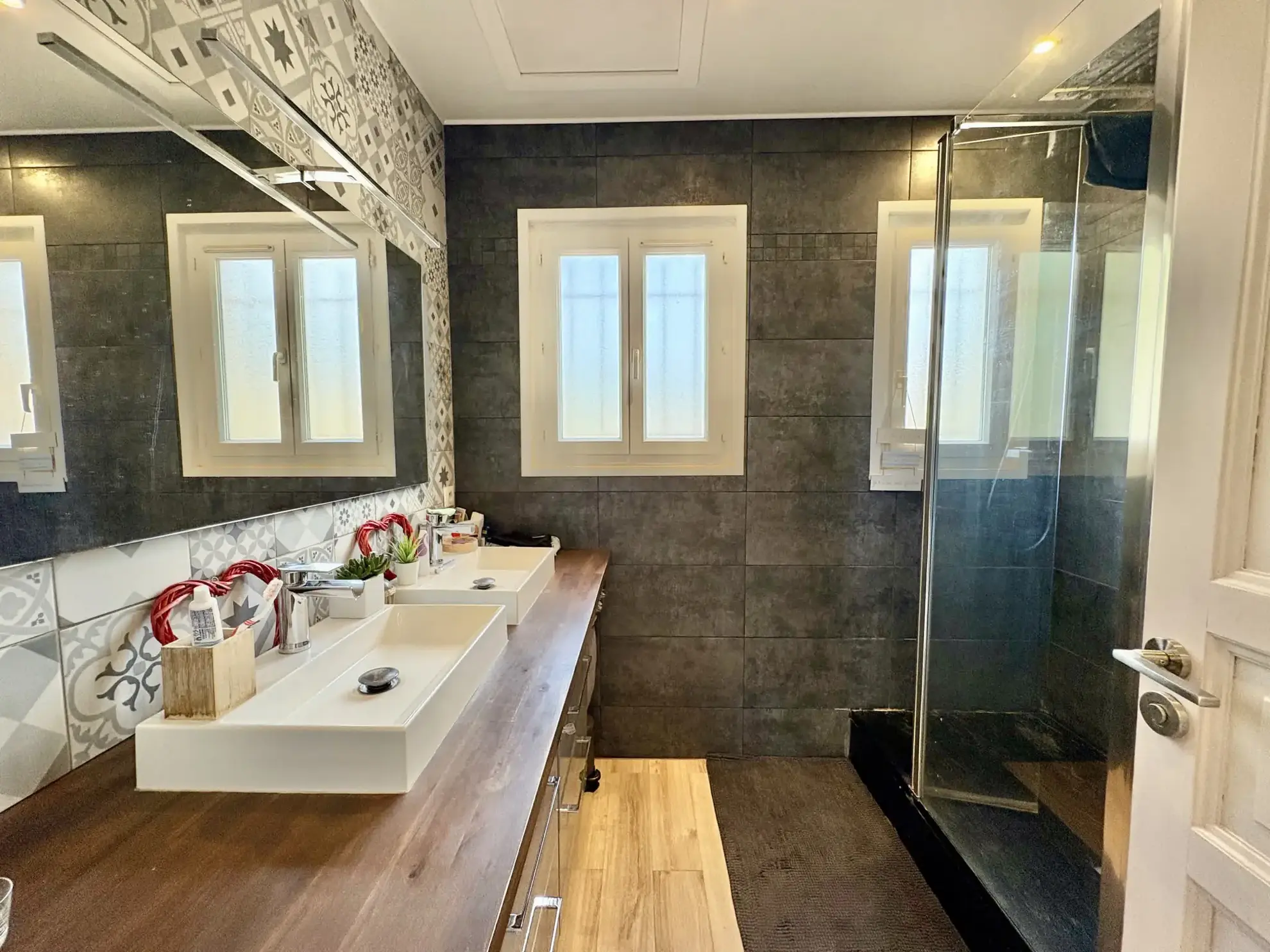 Haut de villa T3 rénové avec jardin et balcon plein sud à Toulon 