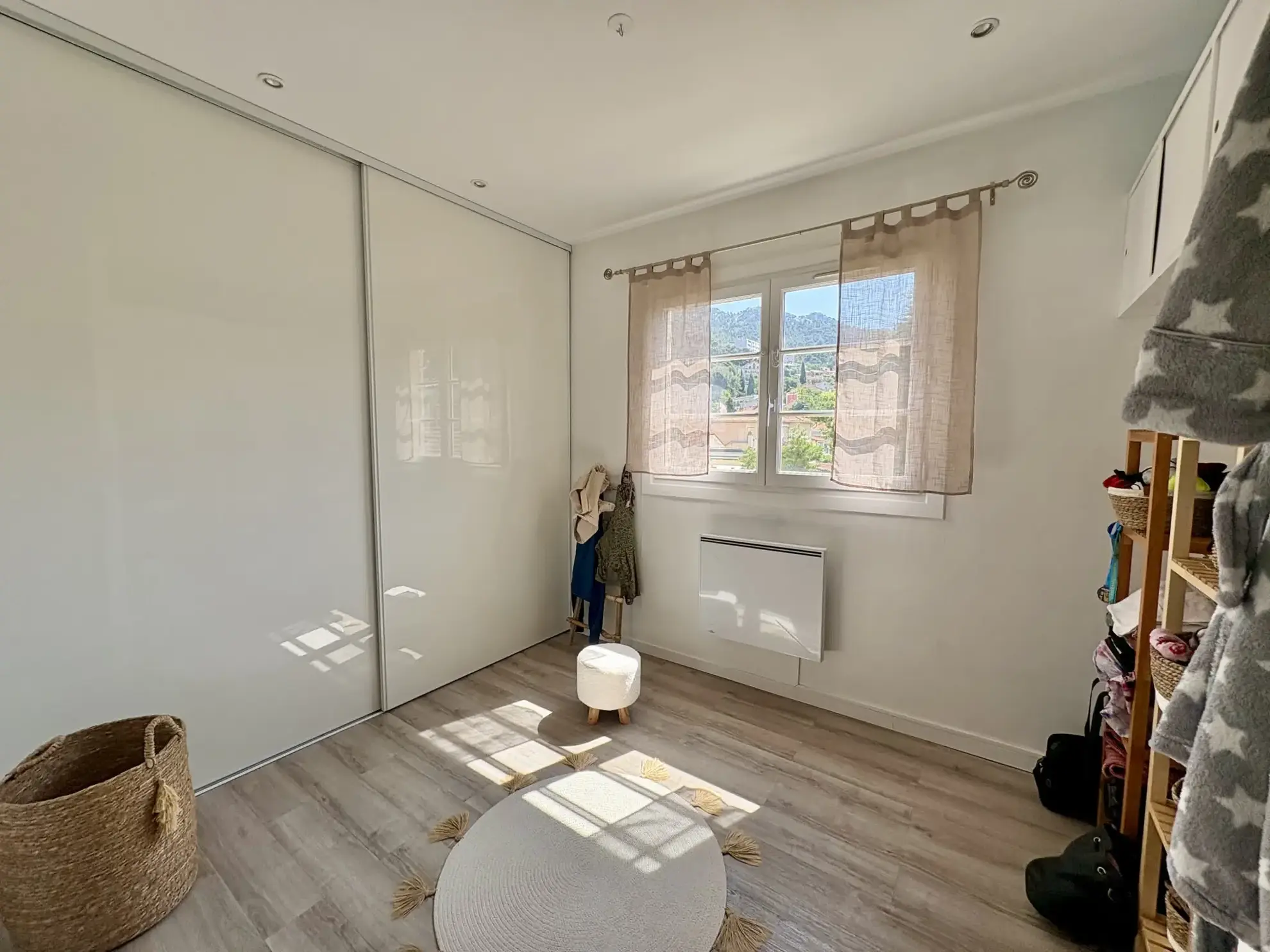 Haut de villa T3 rénové avec jardin et balcon plein sud à Toulon 