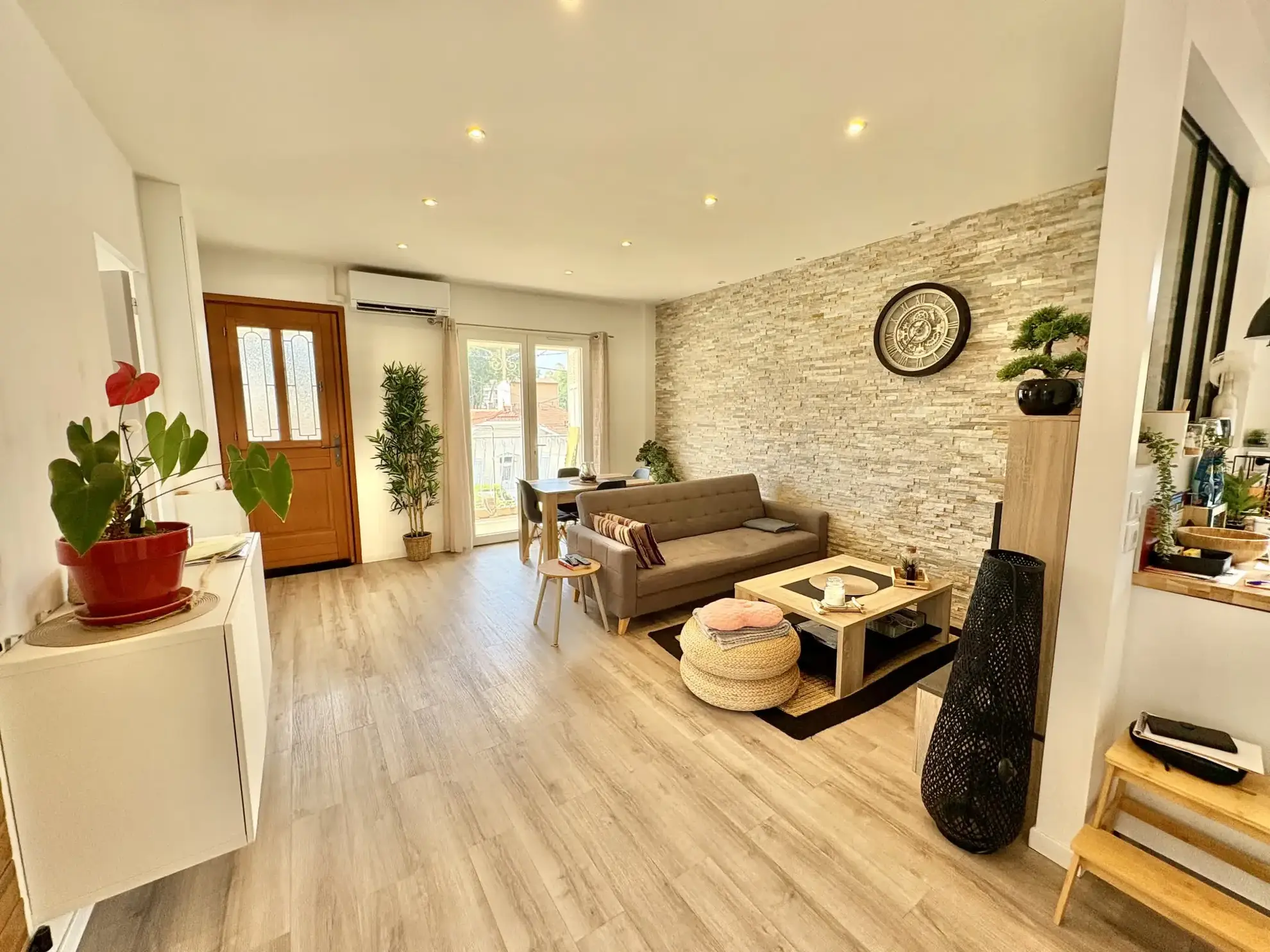 Haut de villa T3 rénové avec jardin et balcon plein sud à Toulon 