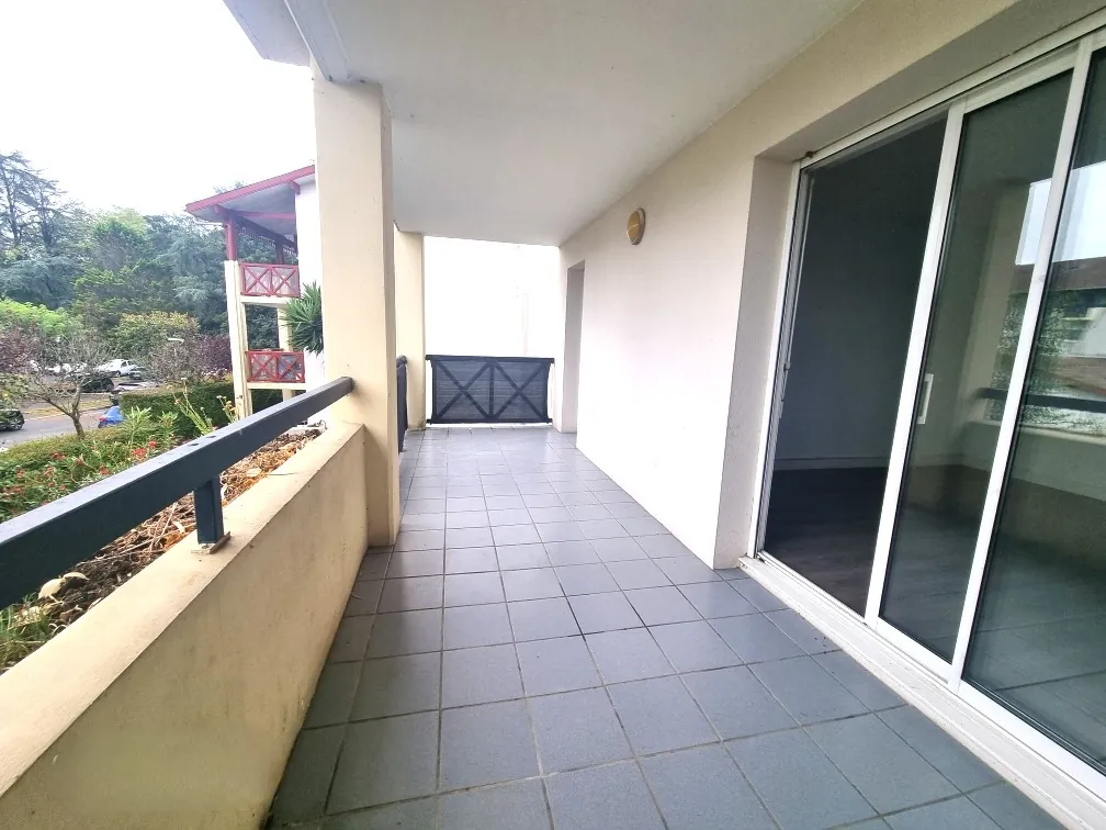 Appartement T3 à Bayonne avec terrasse, parking et vue dégagée 