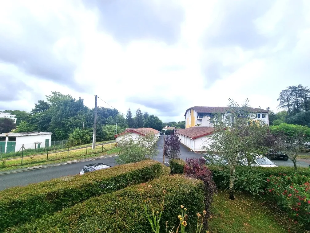 Appartement T3 à Bayonne avec terrasse, parking et vue dégagée 