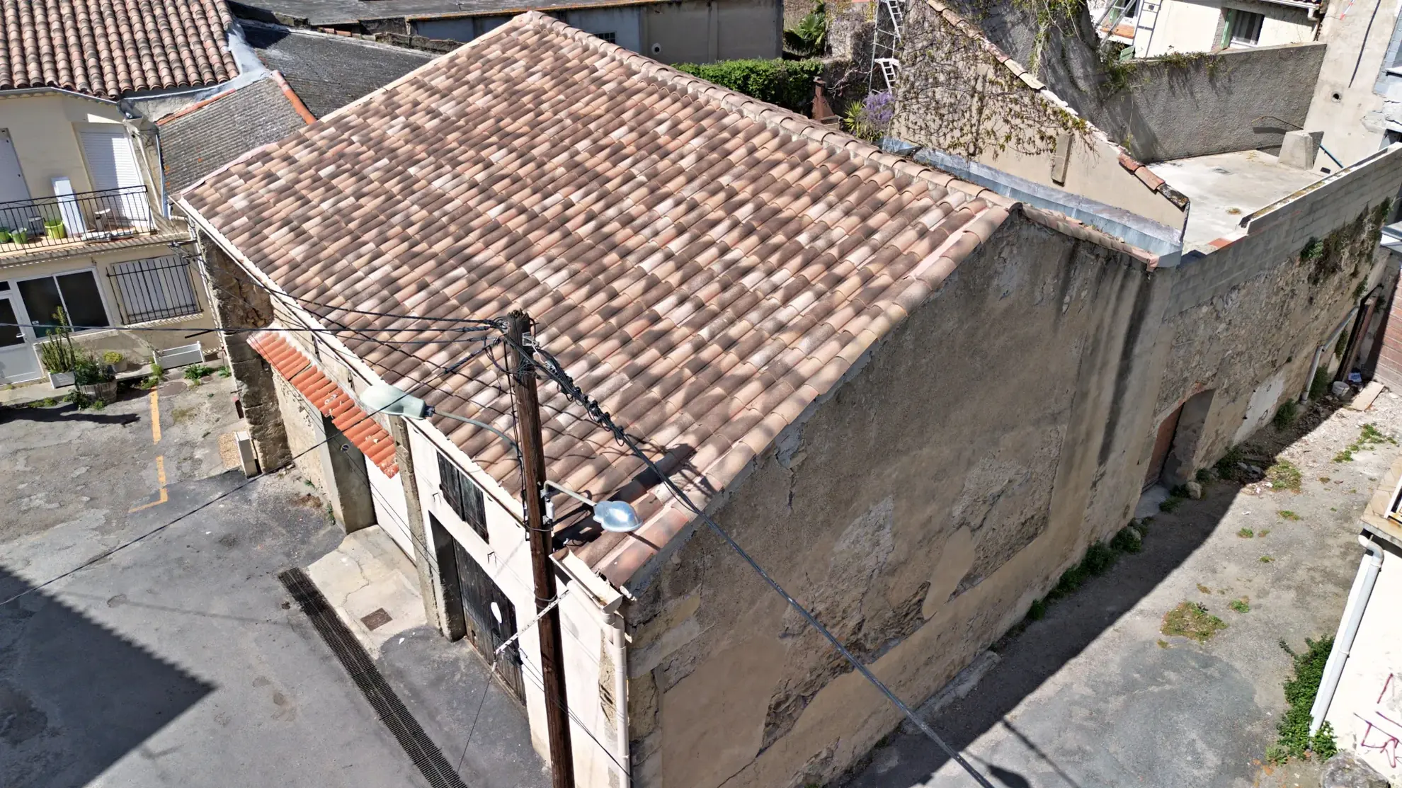 Grange à rénover avec toiture neuve en 2025 à Sallèles-d’Aude 