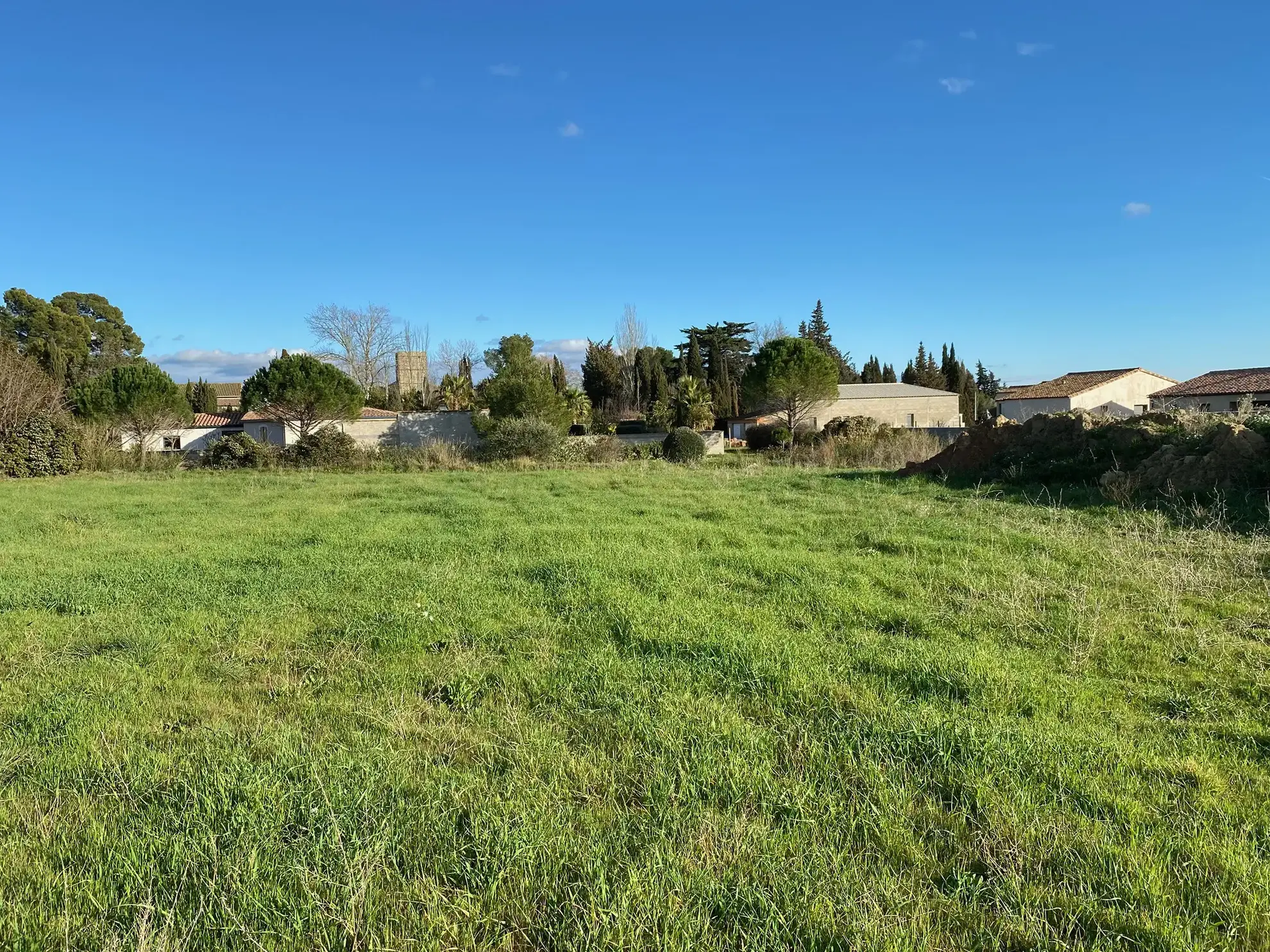 Joli terrain constructible de 1108 m² à Siran dans l'Hérault