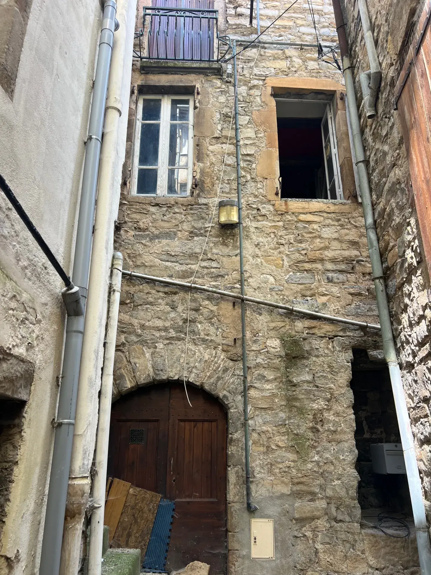 Studio à rénover au centre de Millau avec cave 