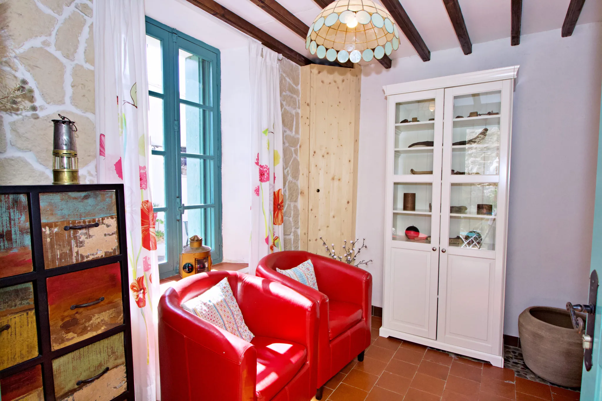 Maison en pierre avec vue exceptionnelle, terrasse et jardin à Escales 