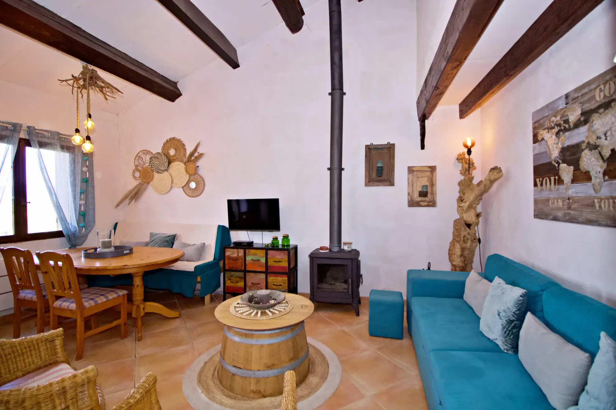 Maison en pierre avec vue exceptionnelle, terrasse et jardin à Escales 