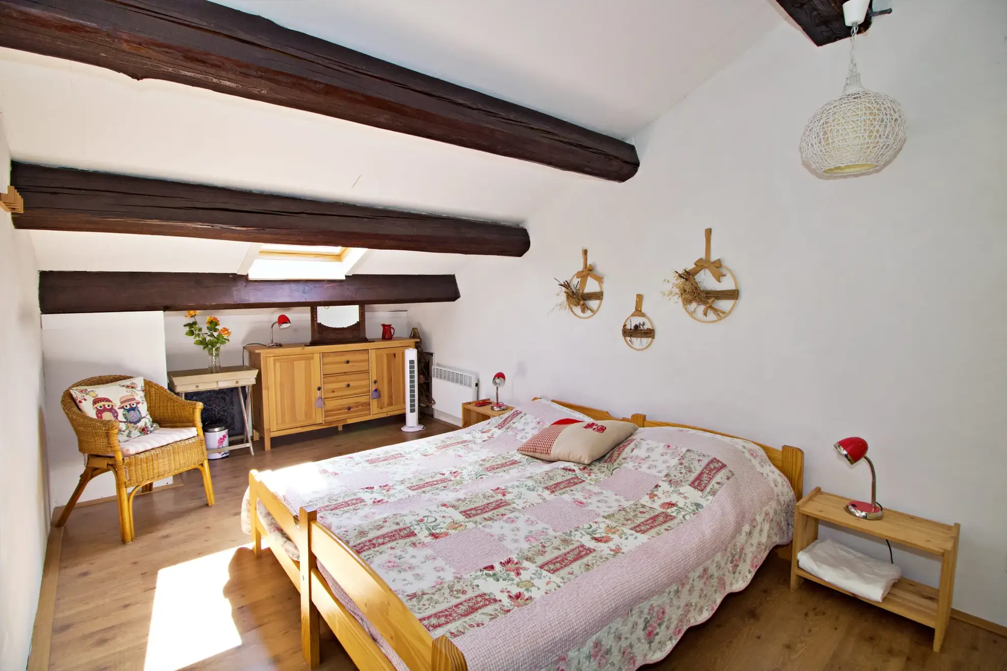 Maison en pierre avec vue exceptionnelle, terrasse et jardin à Escales 