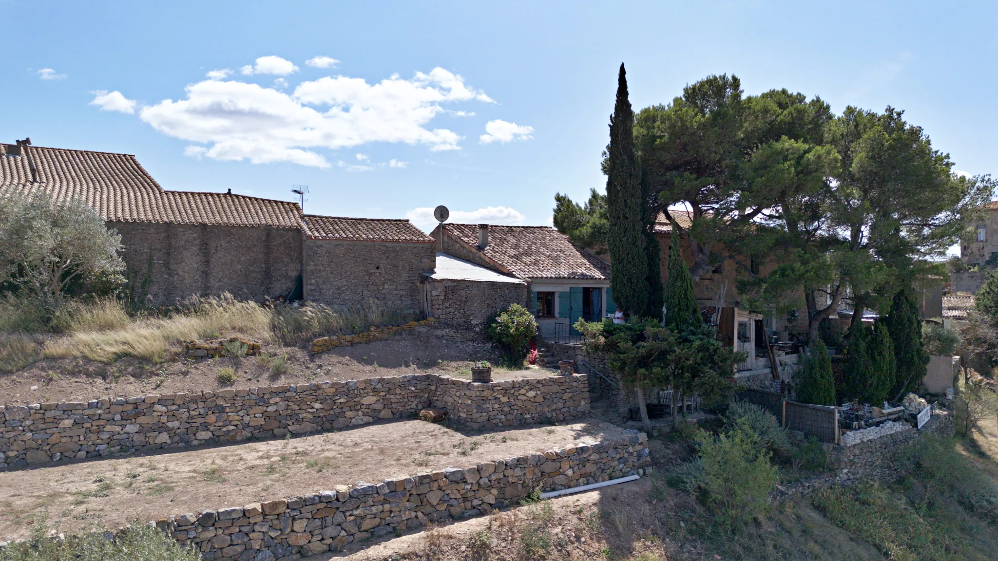 Maison en pierre avec vue exceptionnelle, terrasse et jardin à Escales 