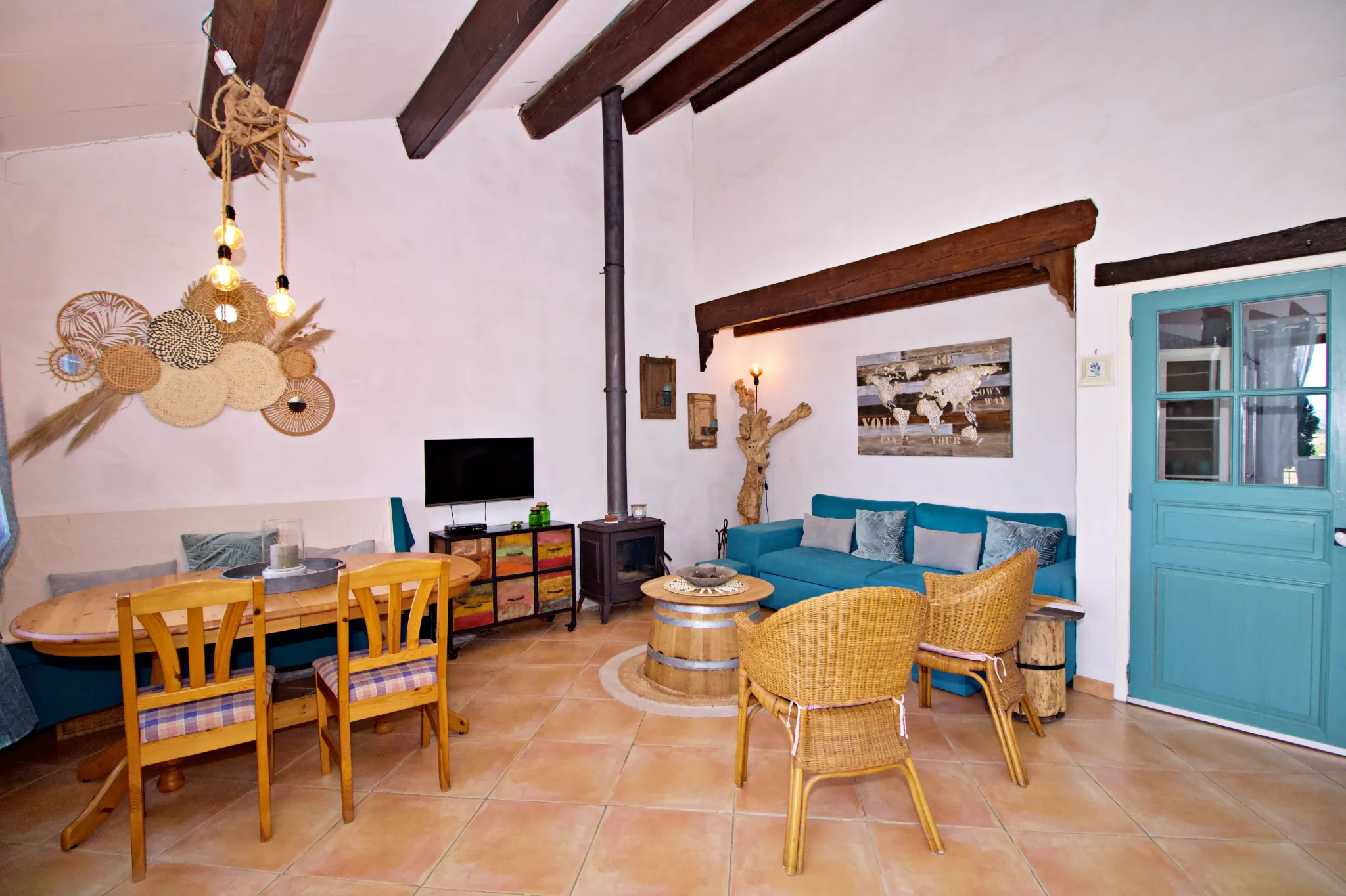 Maison en pierre avec vue exceptionnelle, terrasse et jardin à Escales 