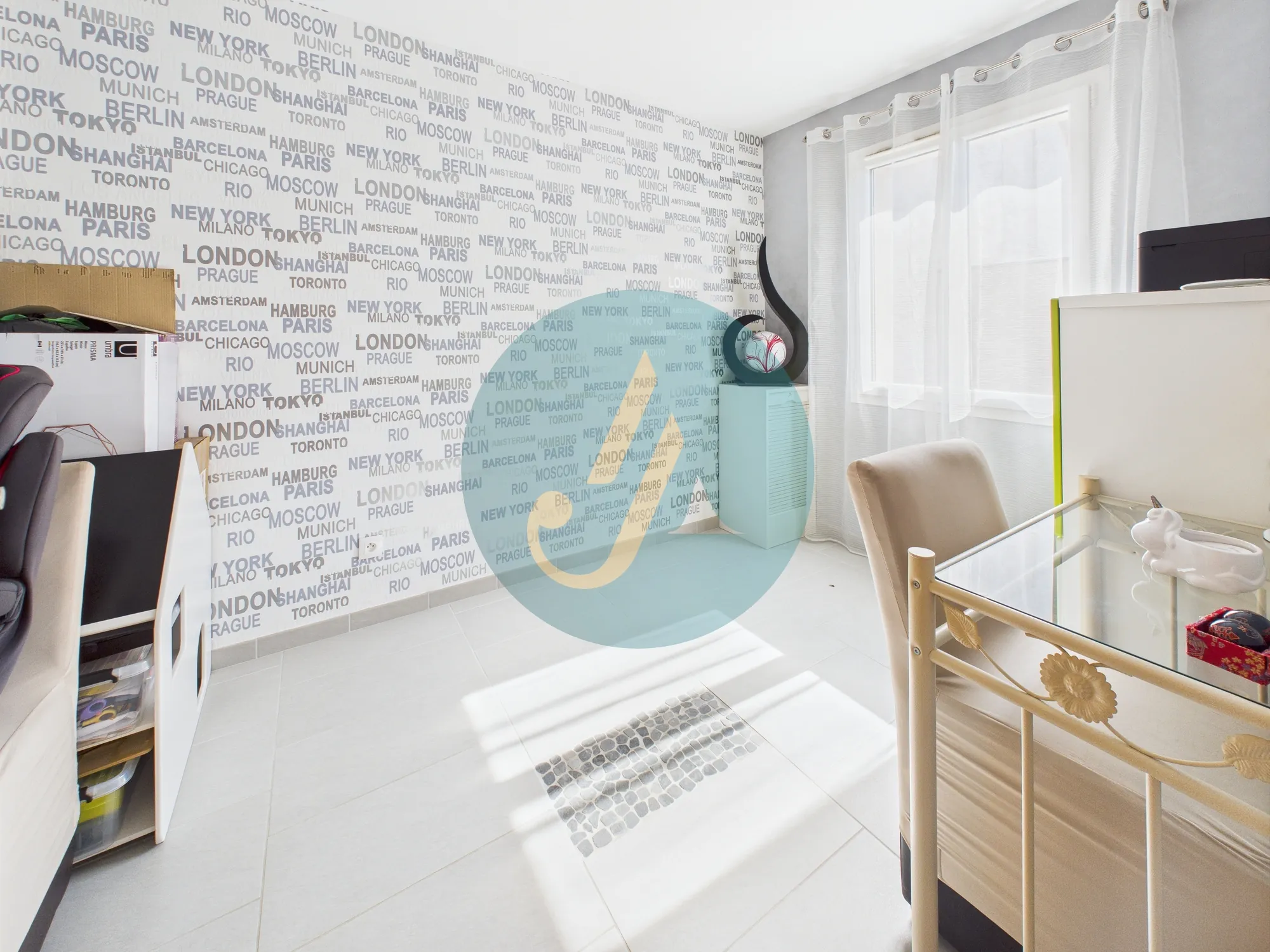 Maison contemporaine de 137 m² à Marzy proche Nevers avec piscine et jardin 