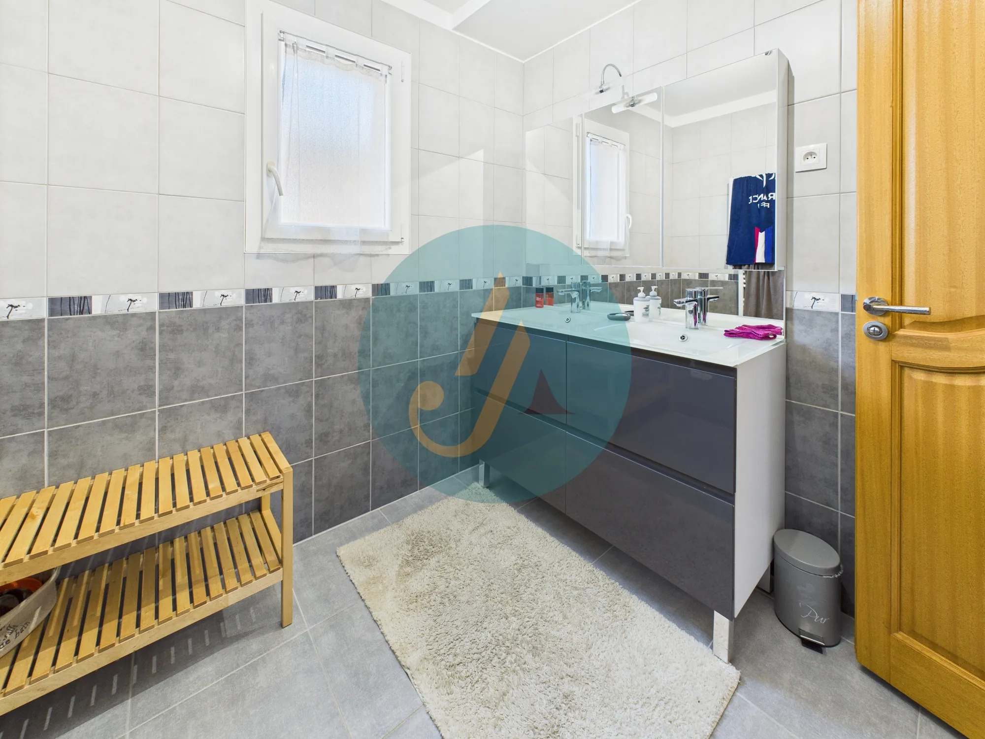 Maison contemporaine de 137 m² à Marzy proche Nevers avec piscine et jardin 