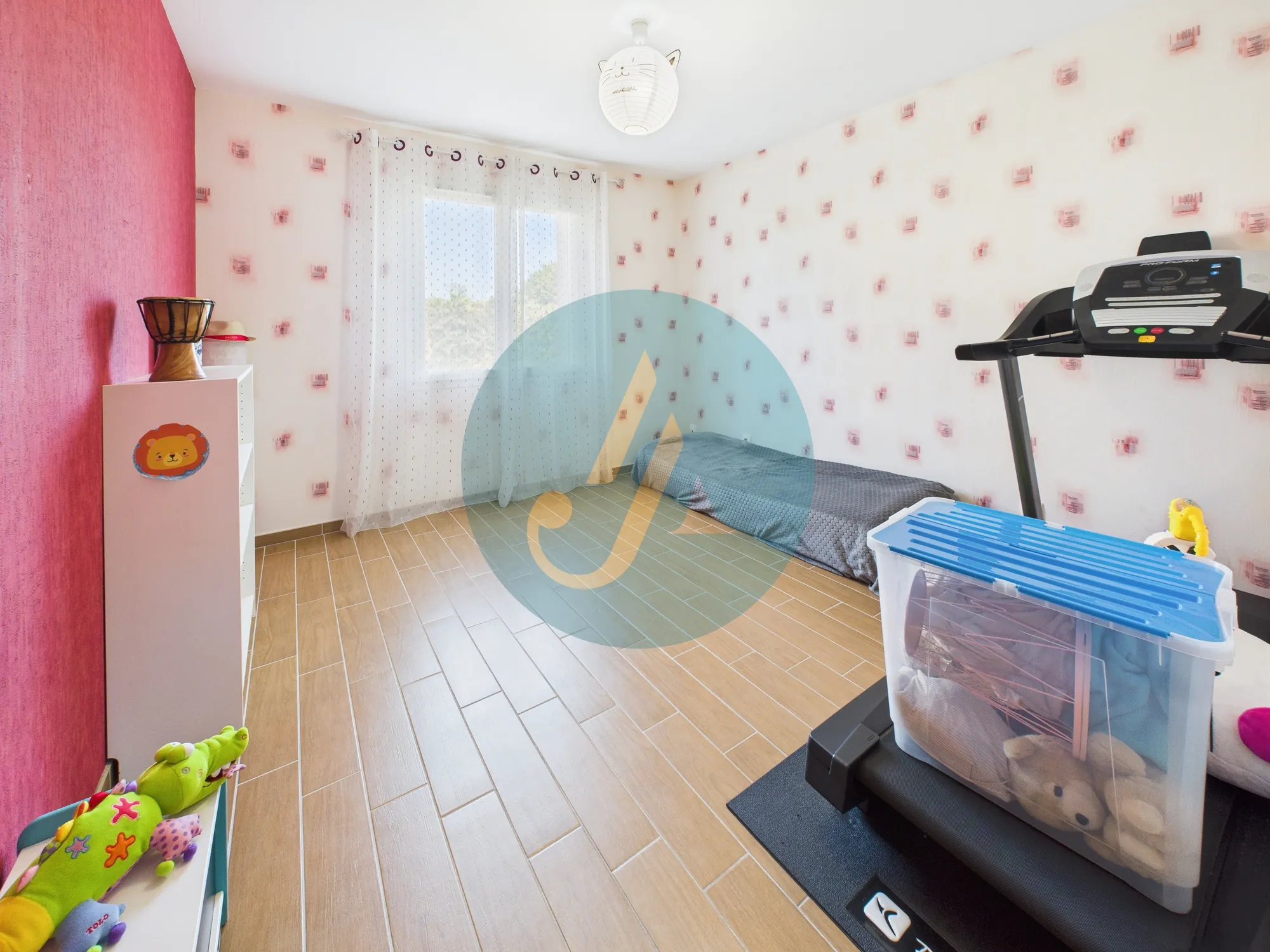 Maison contemporaine de 137 m² à Marzy proche Nevers avec piscine et jardin 