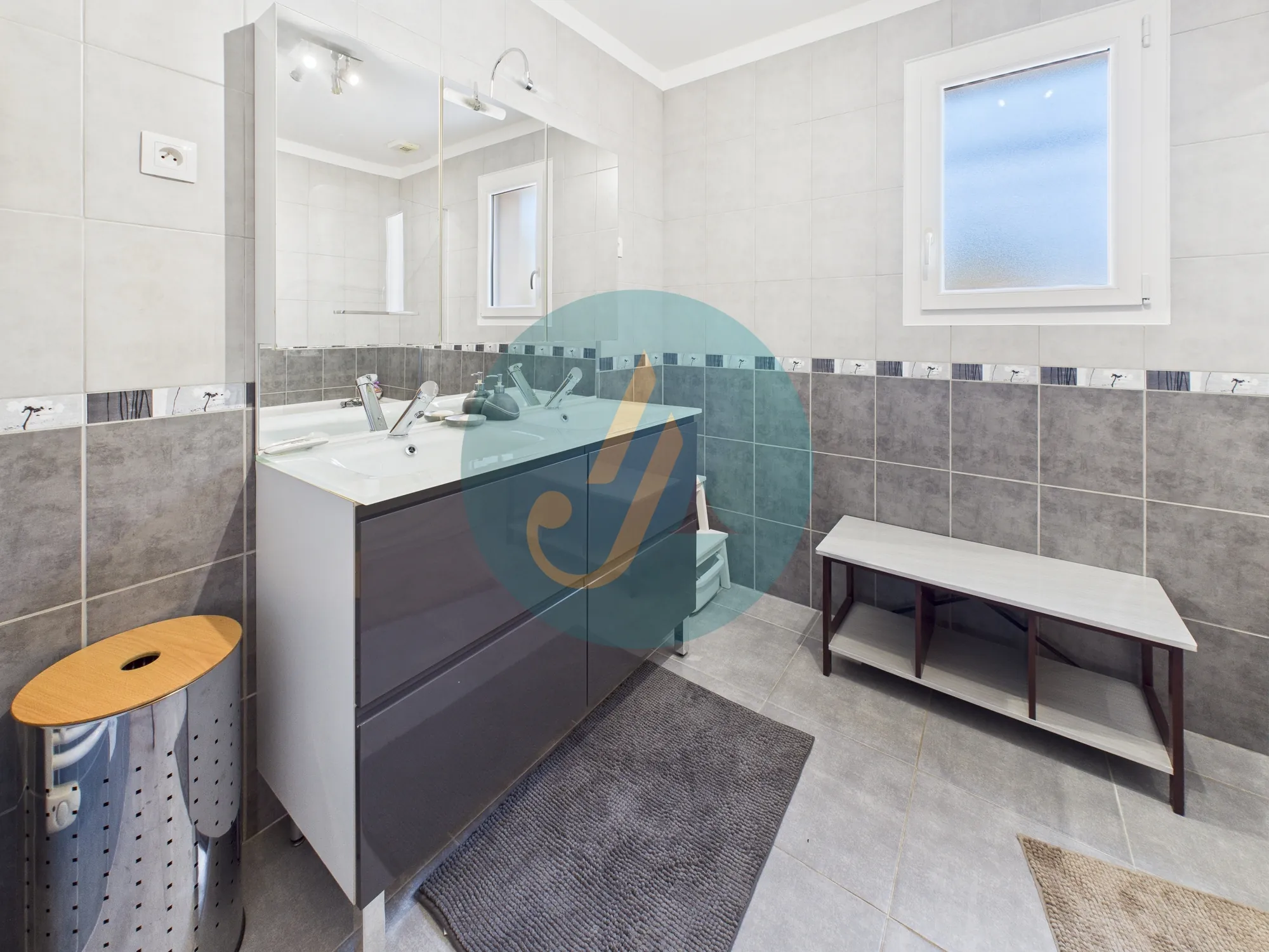 Maison contemporaine de 137 m² à Marzy proche Nevers avec piscine et jardin 