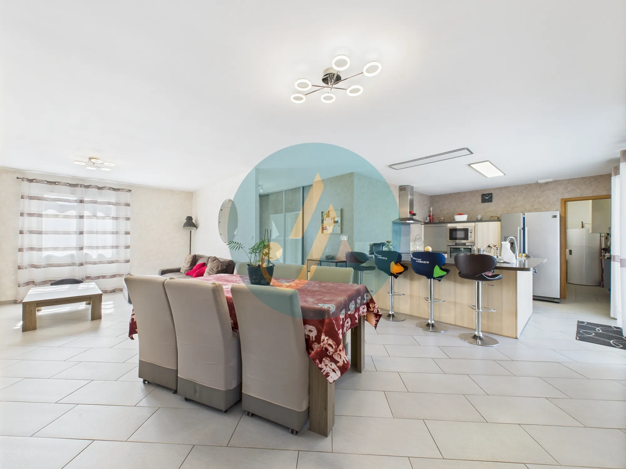 Maison contemporaine de 137 m² à Marzy proche Nevers avec piscine et jardin