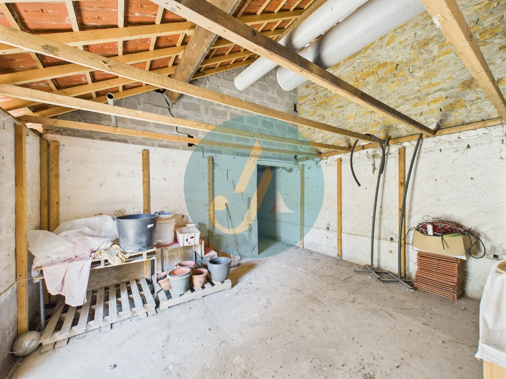 Maison contemporaine de 137 m² à Marzy proche Nevers avec piscine et jardin 