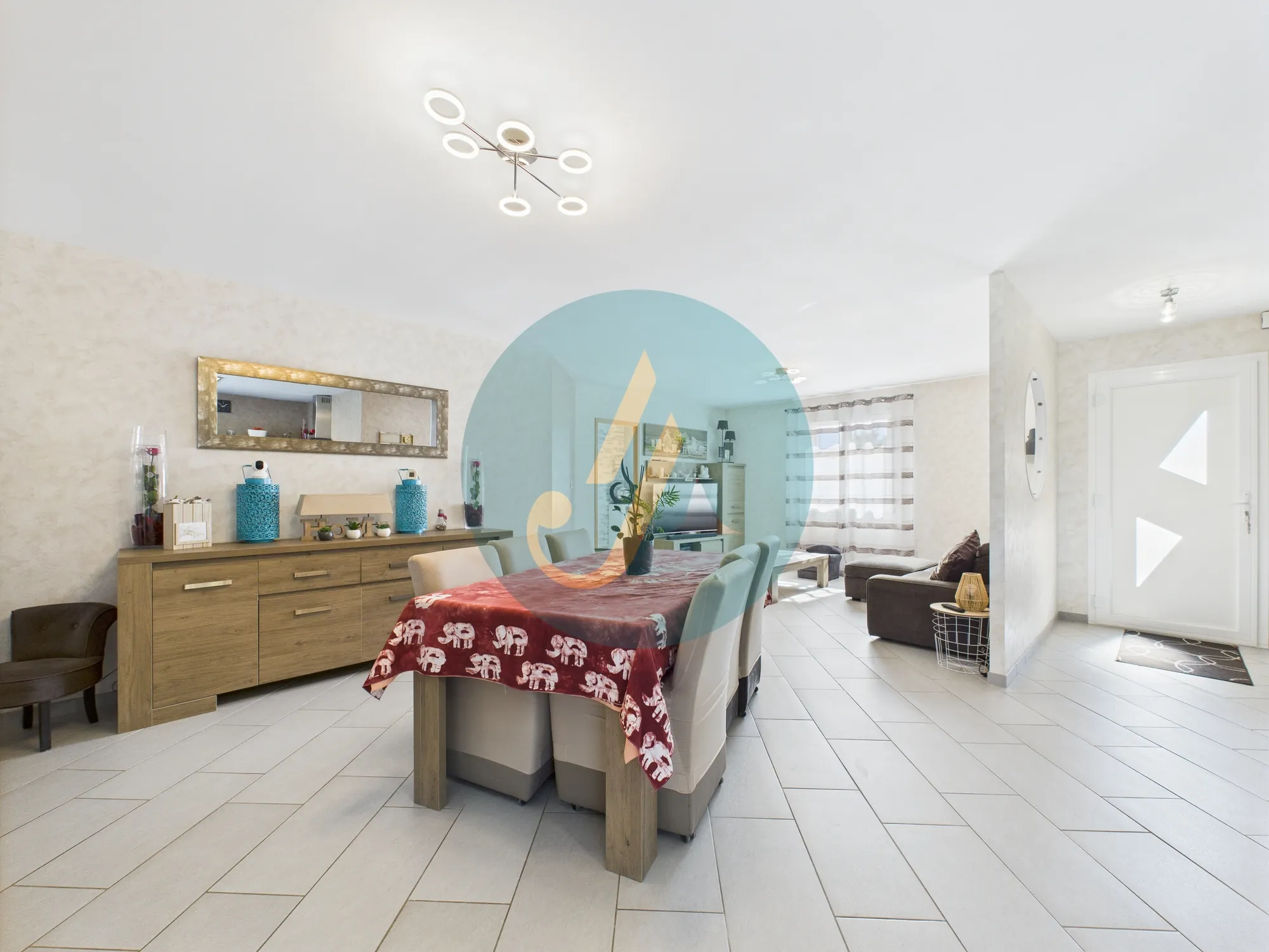 Maison contemporaine de 137 m² à Marzy proche Nevers avec piscine et jardin 