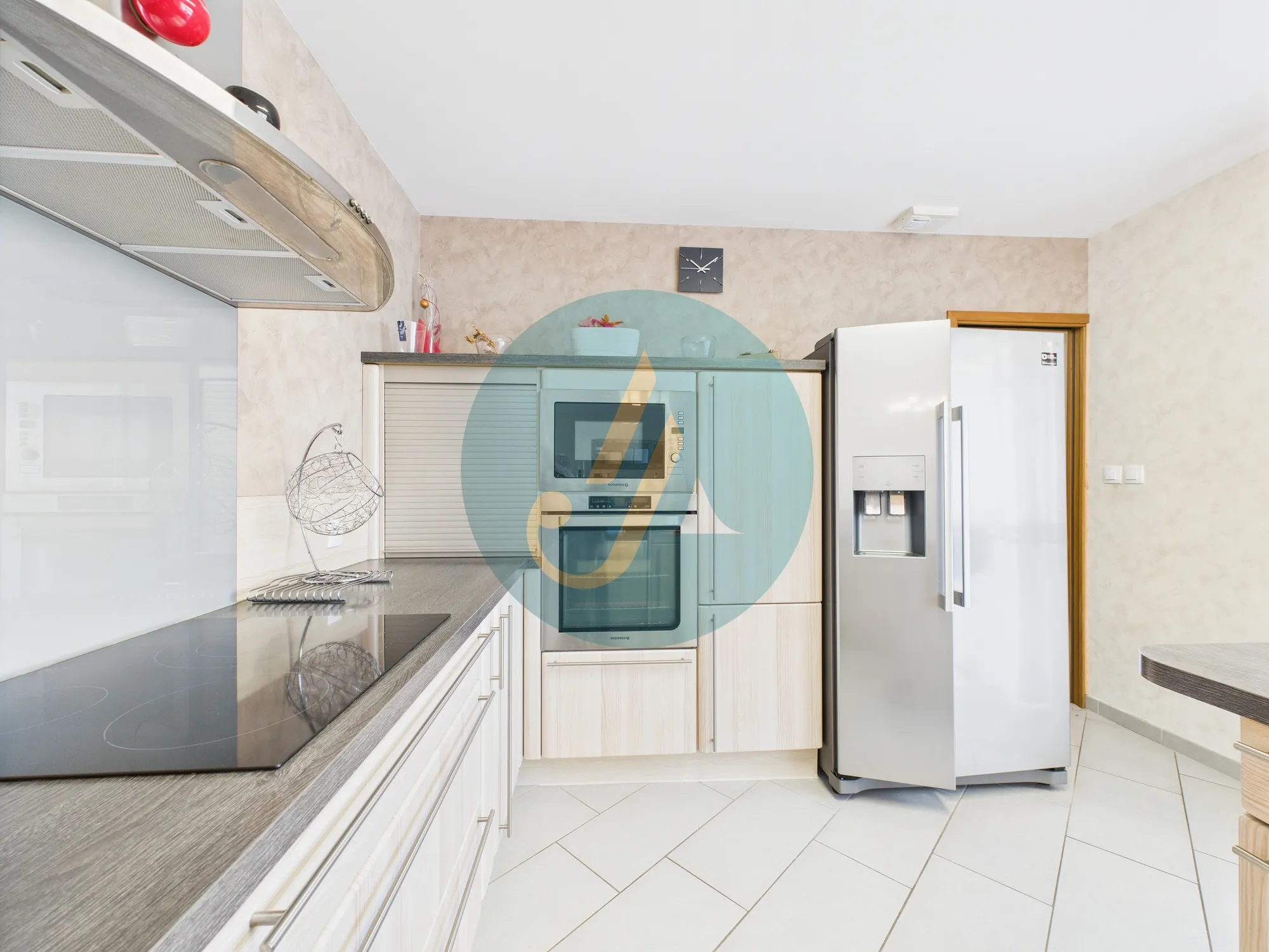 Maison contemporaine de 137 m² à Marzy proche Nevers avec piscine et jardin 