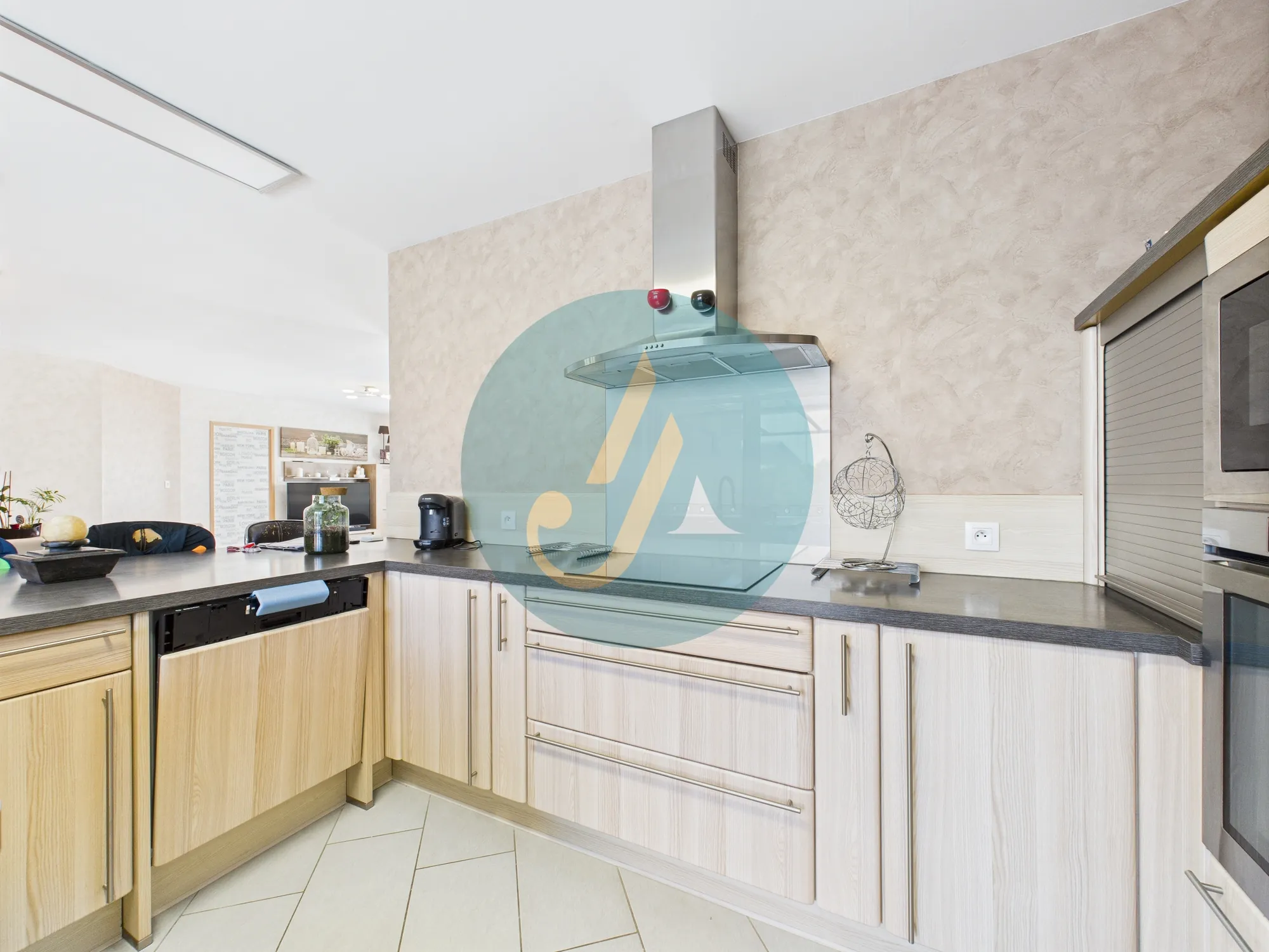 Maison contemporaine de 137 m² à Marzy proche Nevers avec piscine et jardin 