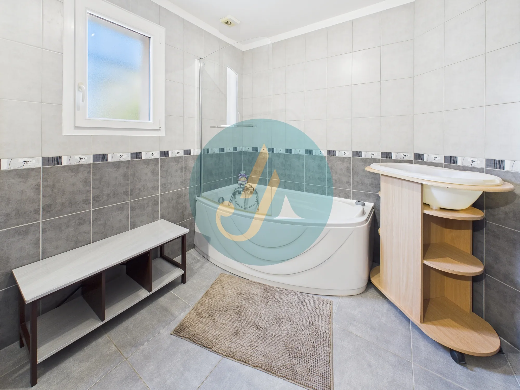 Maison contemporaine de 137 m² à Marzy proche Nevers avec piscine et jardin 