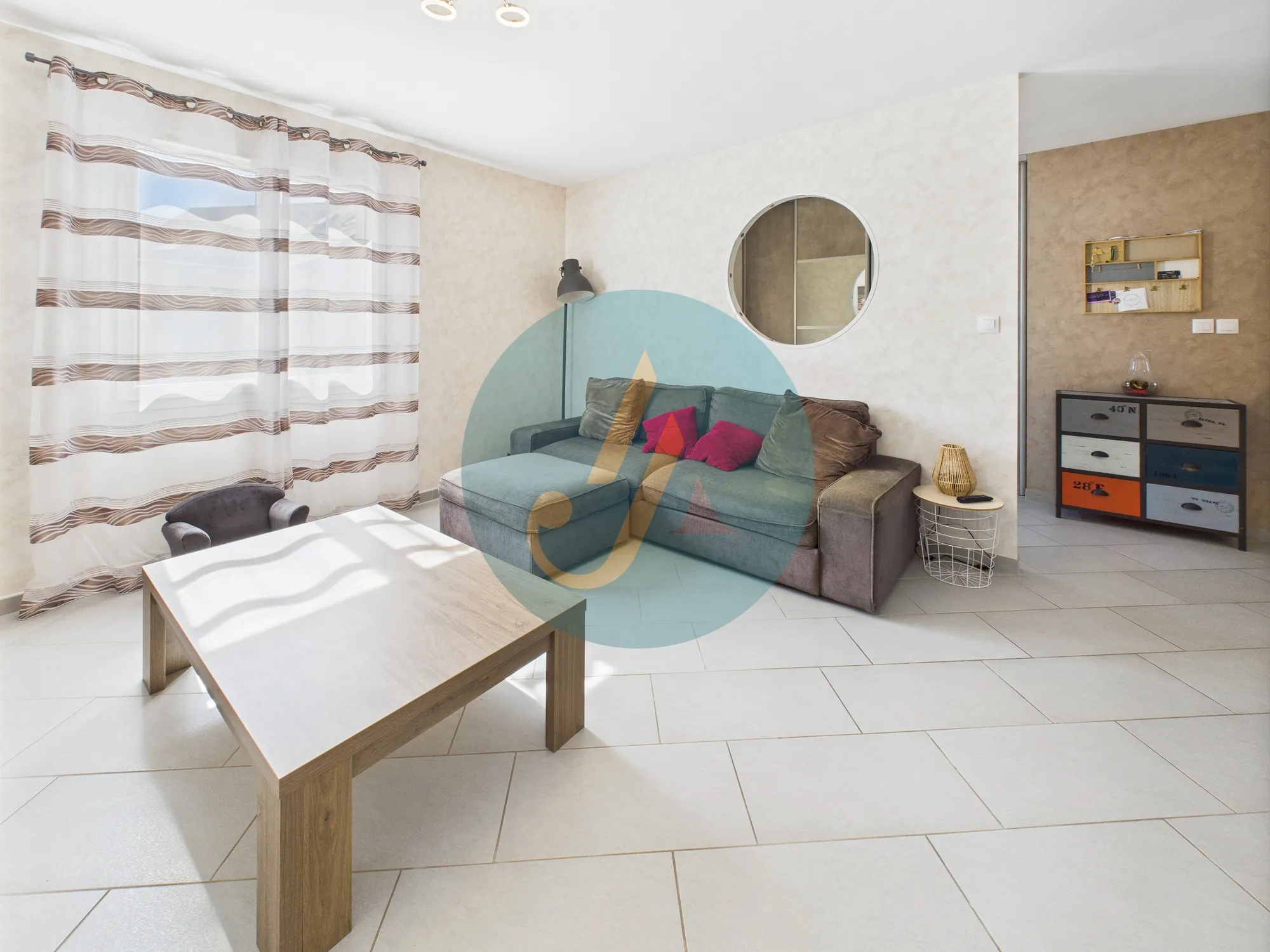 Maison contemporaine de 137 m² à Marzy proche Nevers avec piscine et jardin 