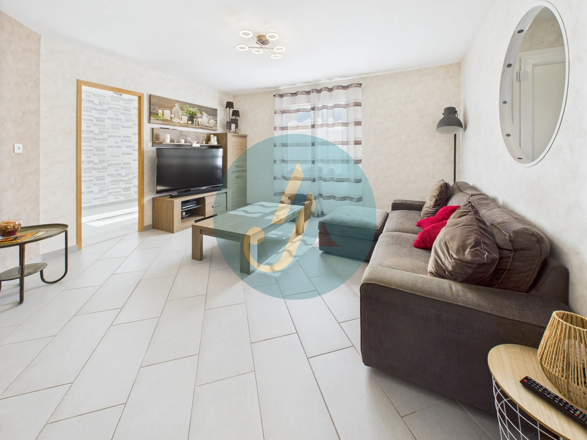 Maison contemporaine de 137 m² à Marzy proche Nevers avec piscine et jardin 