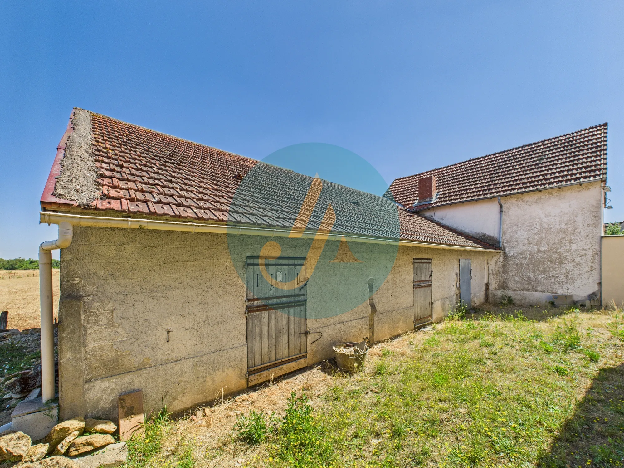 Maison contemporaine de 137 m² à Marzy proche Nevers avec piscine et jardin 