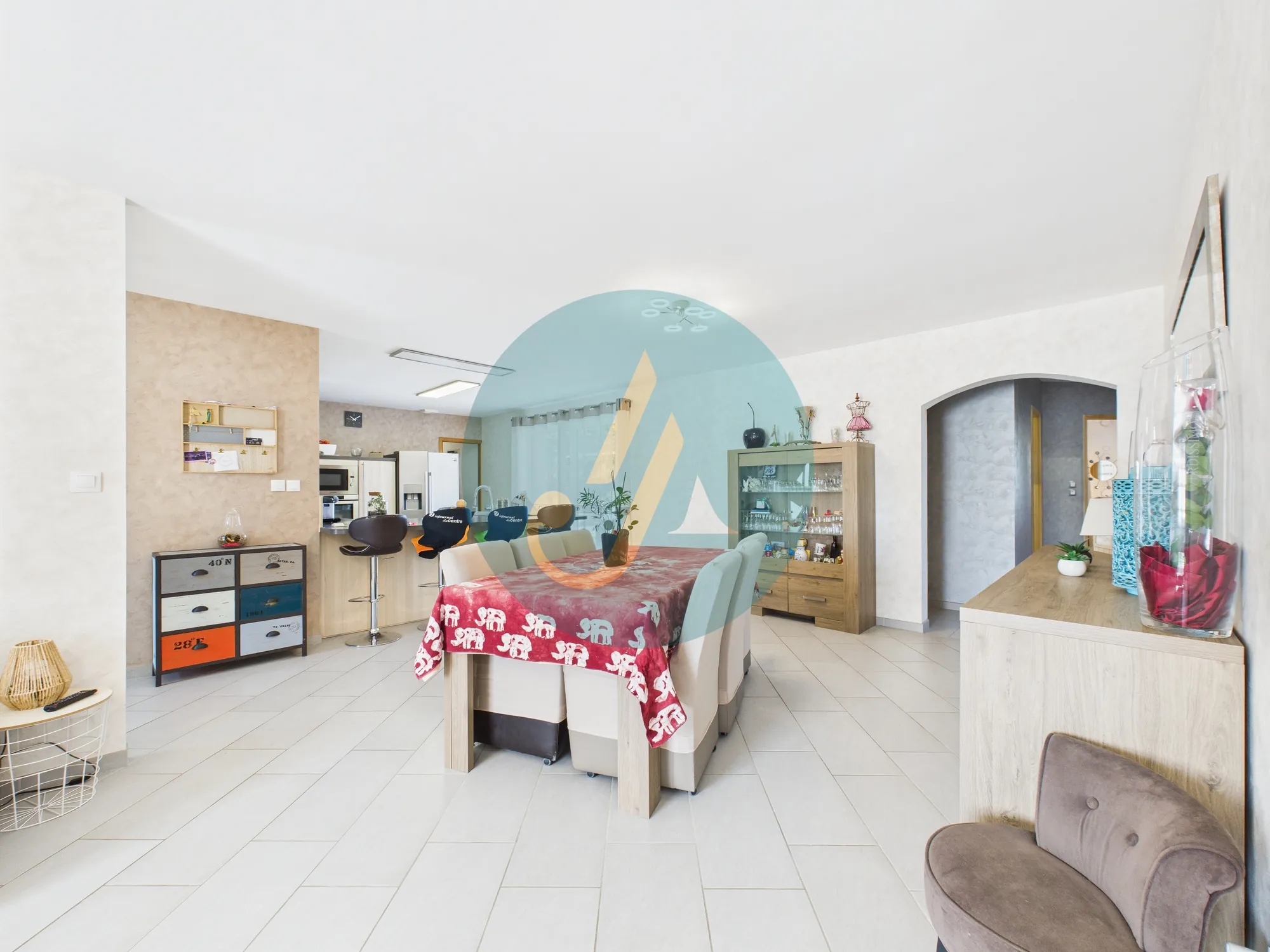 Maison contemporaine de 137 m² à Marzy proche Nevers avec piscine et jardin 