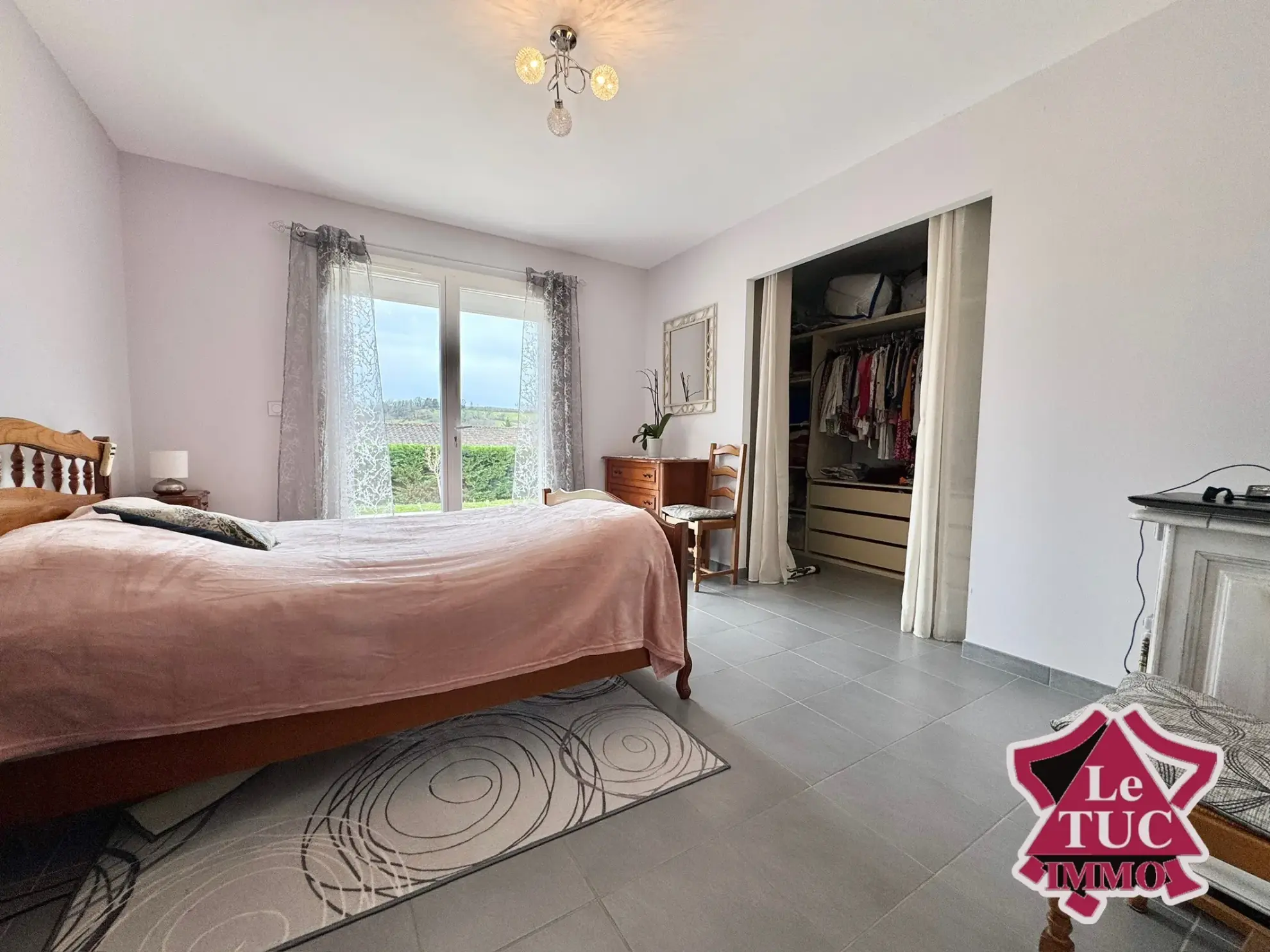 Maison contemporaine avec jardin et panneaux solaires à Penne d’Agenais 