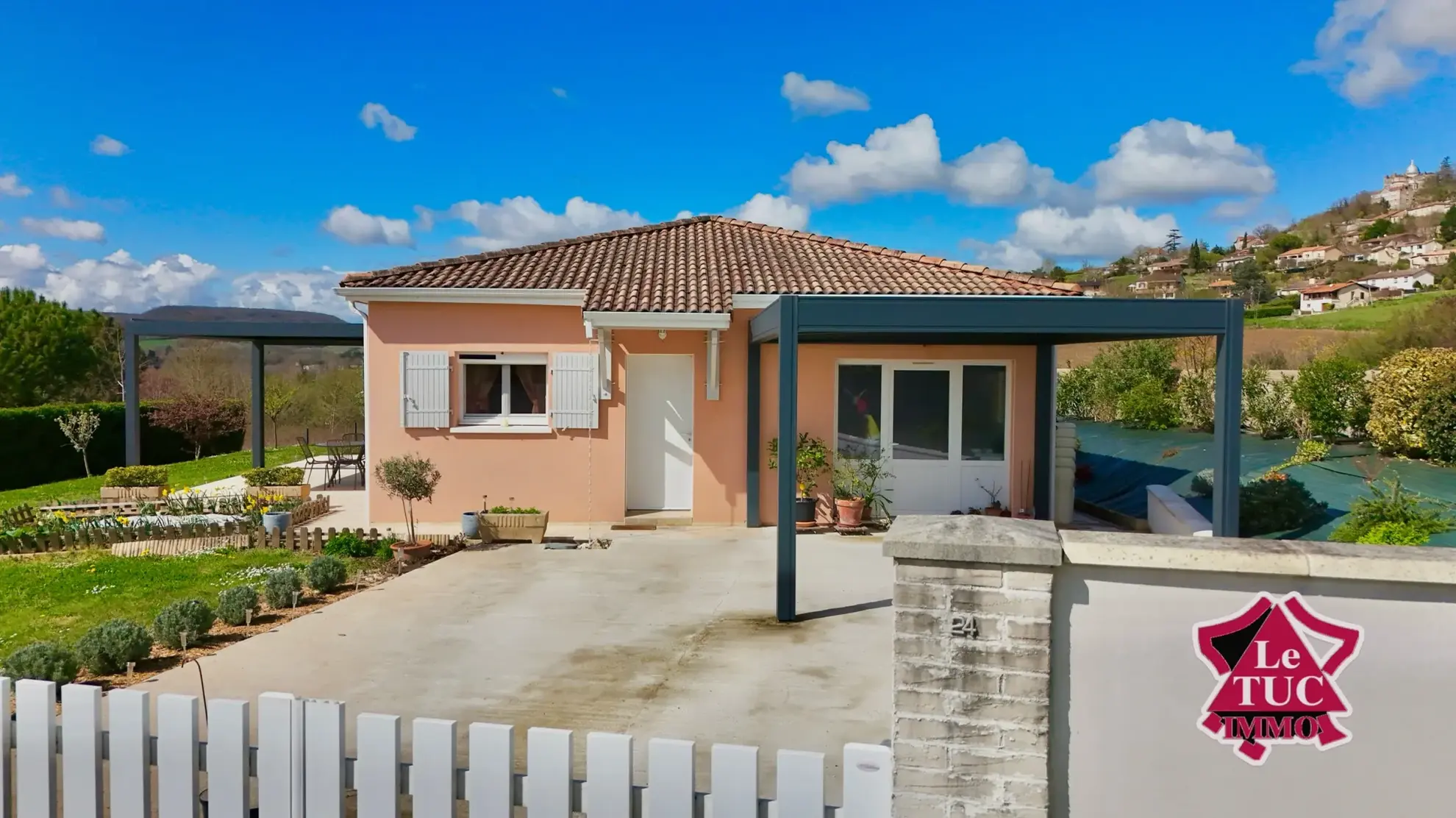 Maison contemporaine avec jardin et panneaux solaires à Penne d’Agenais 