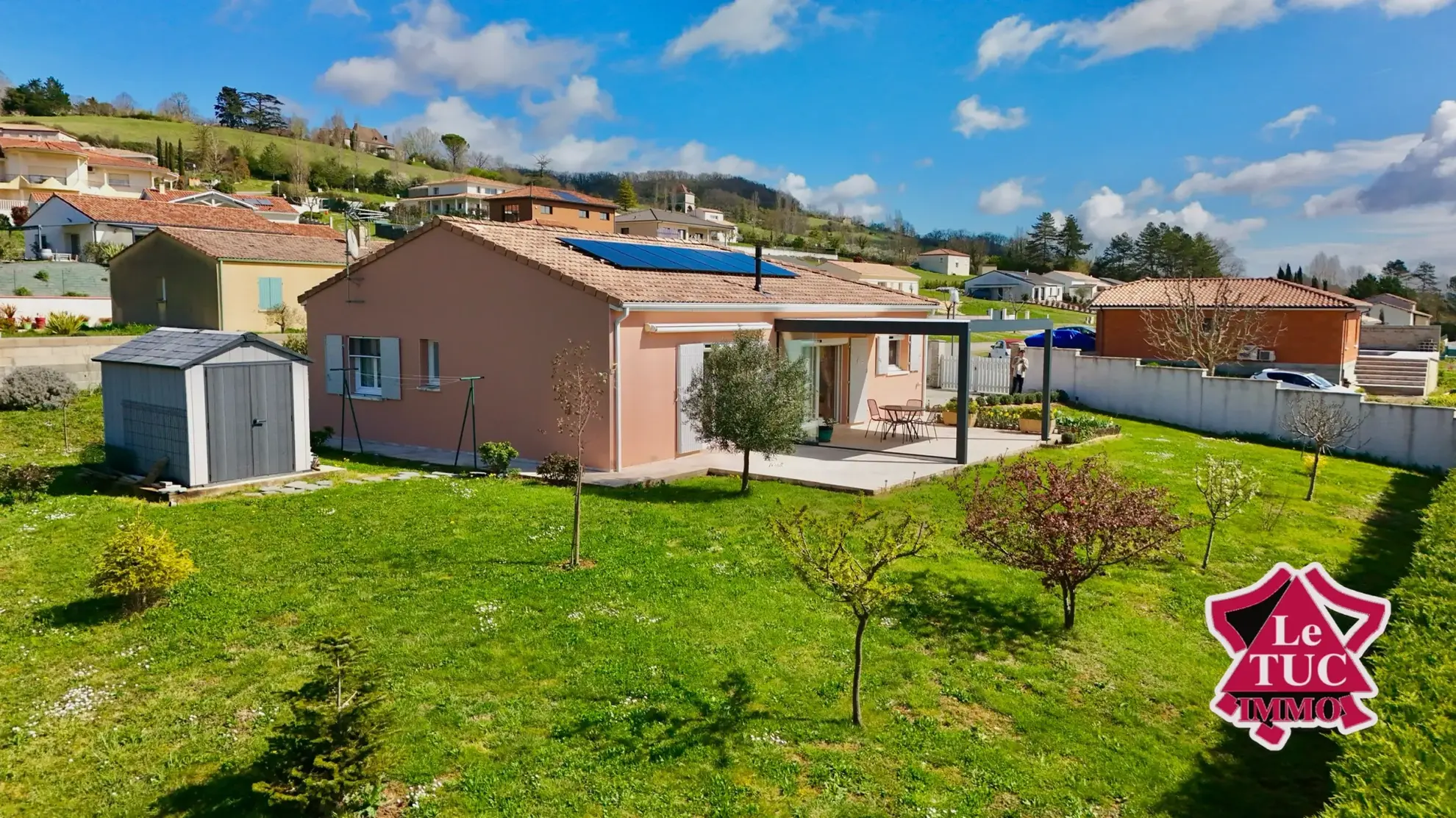 Maison contemporaine avec jardin et panneaux solaires à Penne d’Agenais 