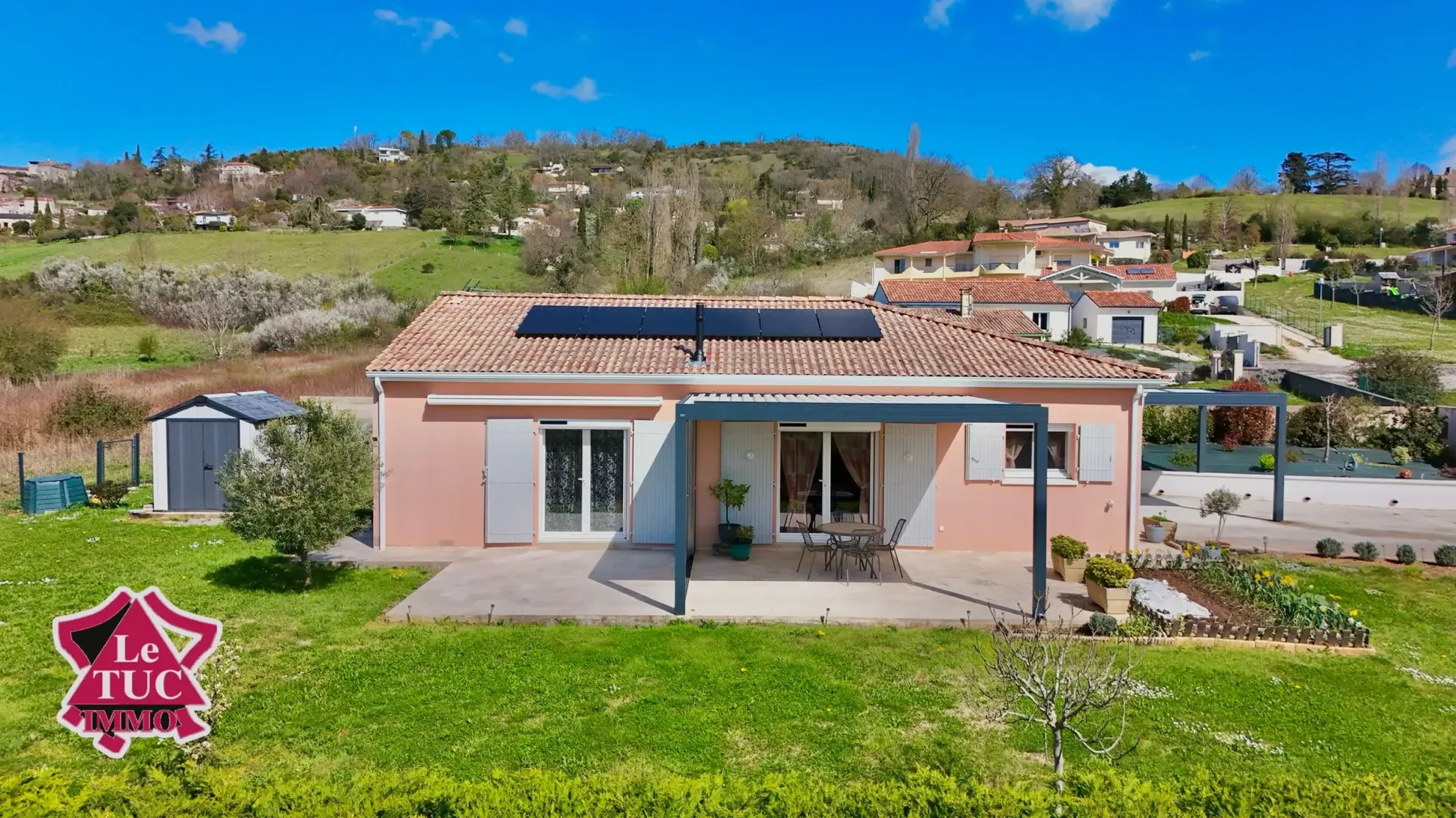 Maison contemporaine avec jardin et panneaux solaires à Penne d’Agenais 