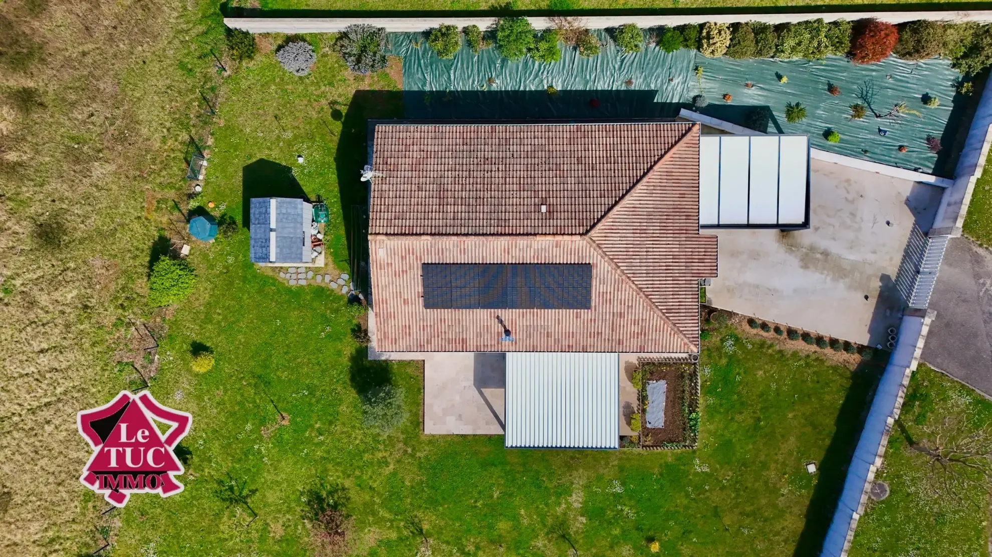 Maison contemporaine avec jardin et panneaux solaires à Penne d’Agenais 