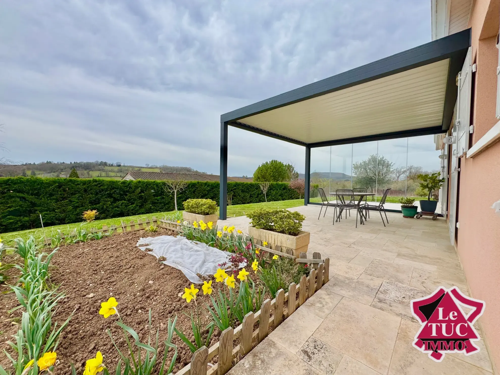 Maison contemporaine avec jardin et panneaux solaires à Penne d’Agenais 