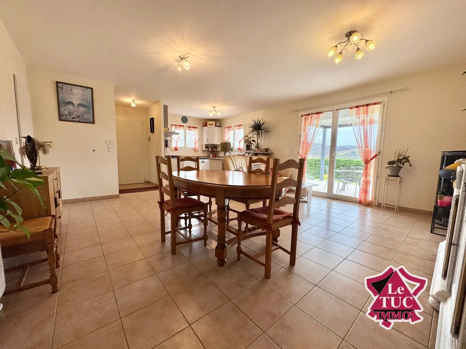 Maison contemporaine avec jardin et panneaux solaires à Penne d’Agenais 